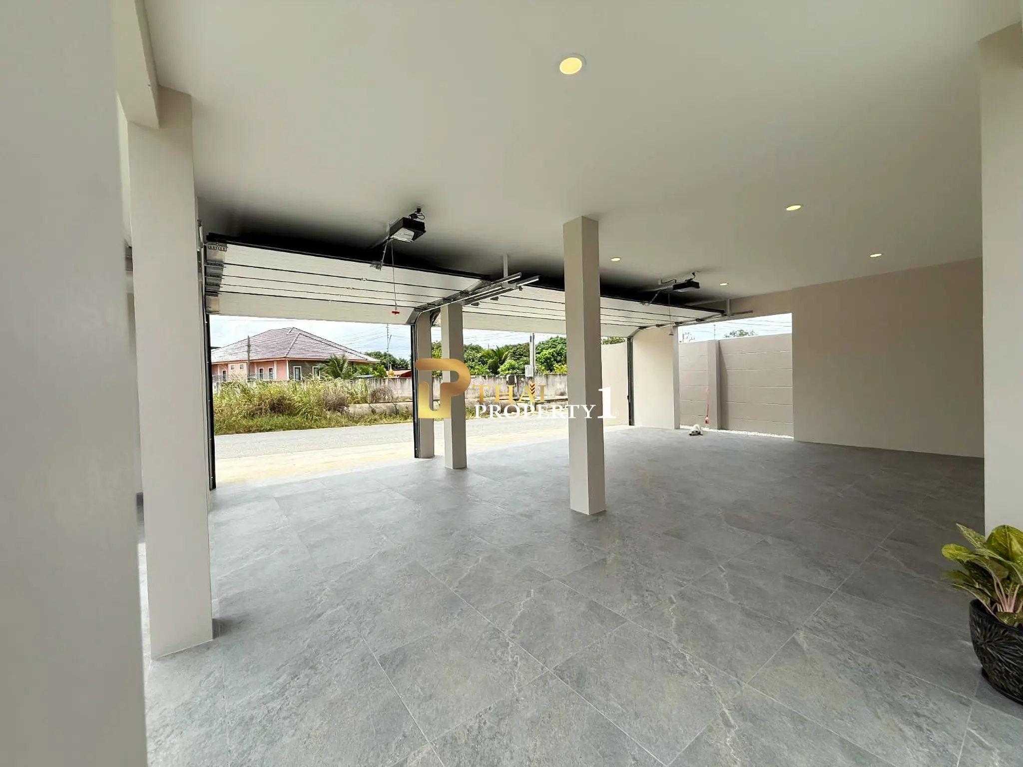 Freestanding Hilltop Luxury Pool Villa For Sale Near Mabprachan Lake 