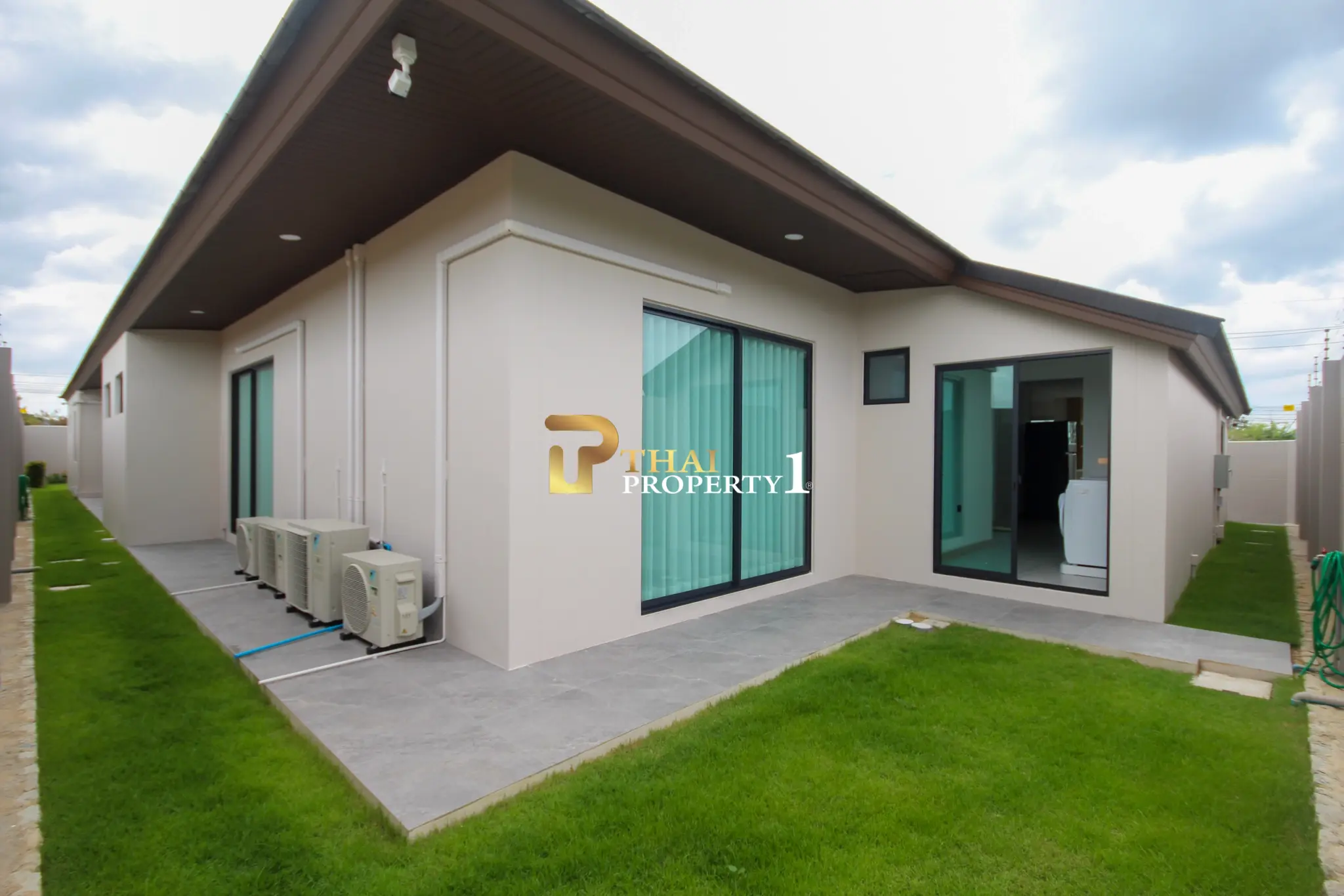 Freestanding Hilltop Luxury Pool Villa For Sale Near Mabprachan Lake 
