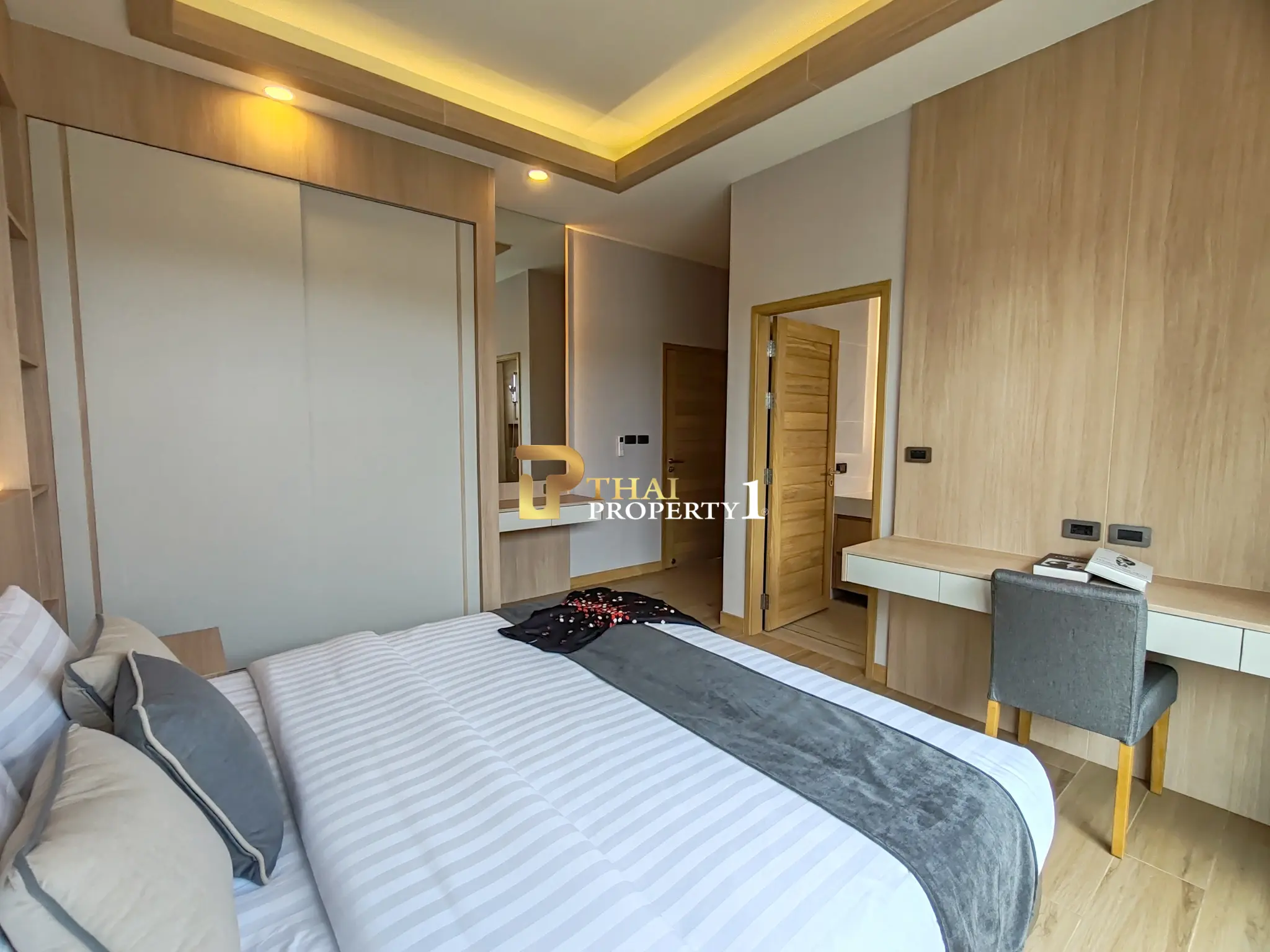 Freestanding Hilltop Luxury Pool Villa For Sale Near Mabprachan Lake 