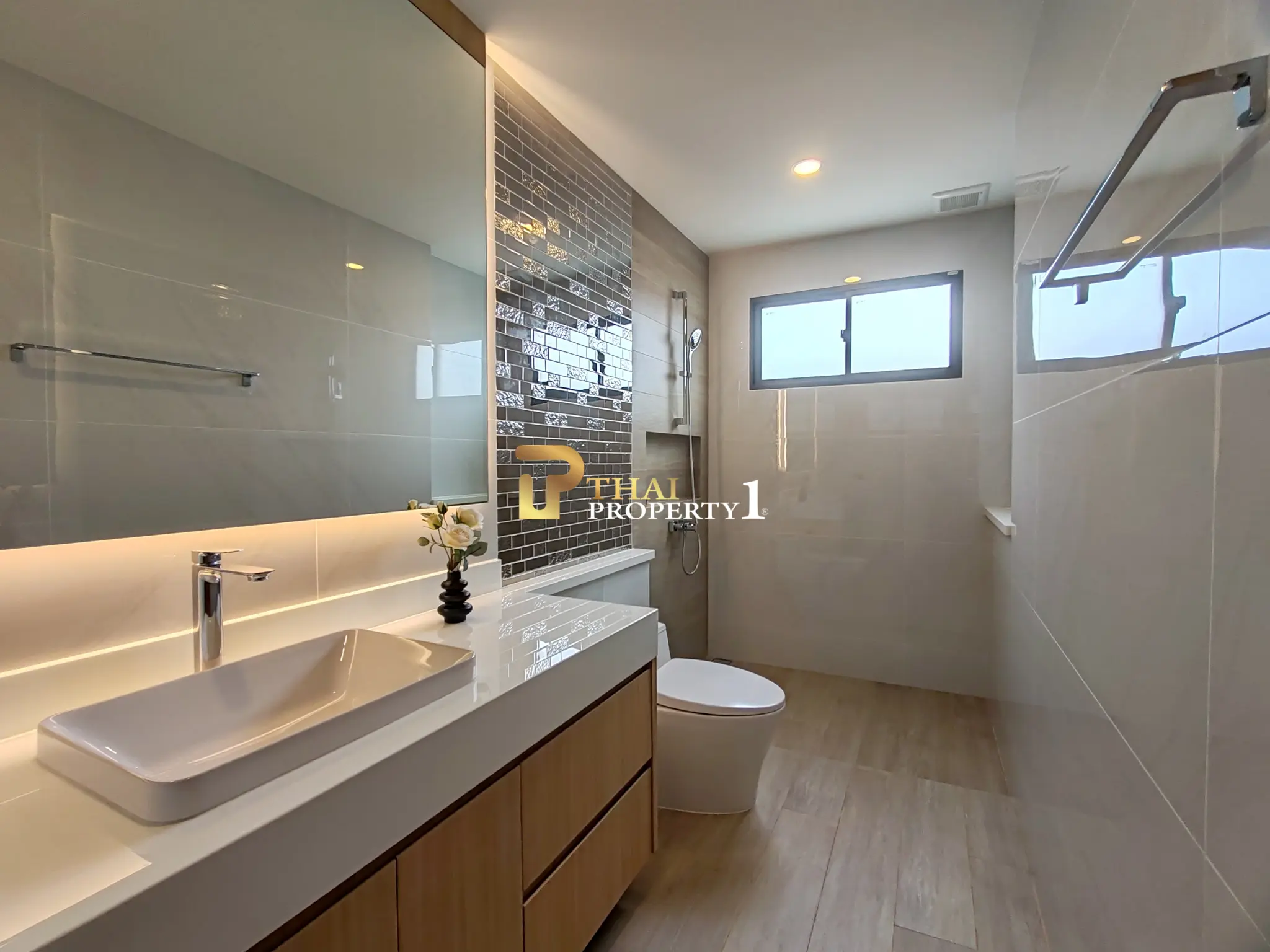 Freestanding Hilltop Luxury Pool Villa For Sale Near Mabprachan Lake 