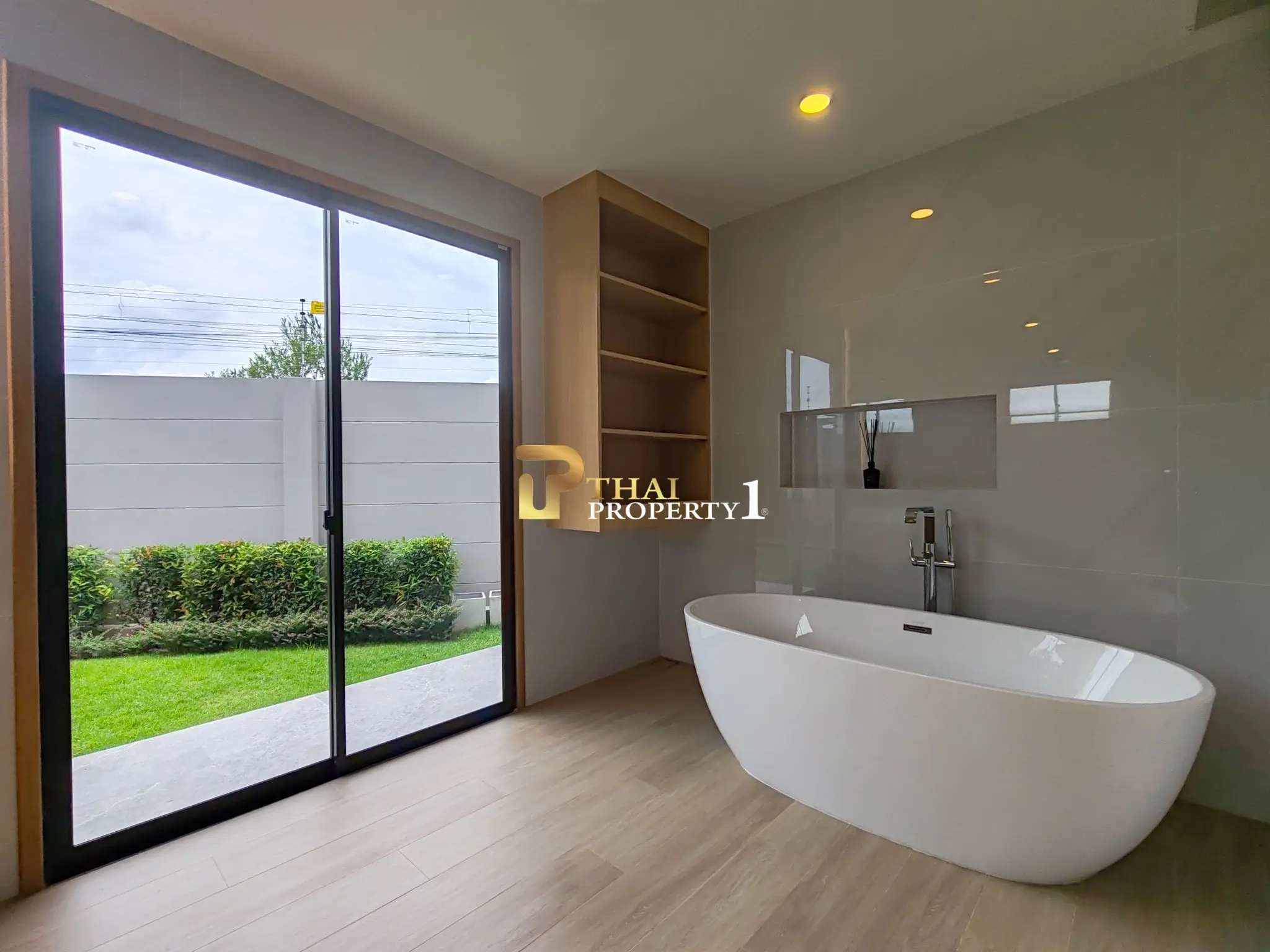 Freestanding Hilltop Luxury Pool Villa For Sale Near Mabprachan Lake 