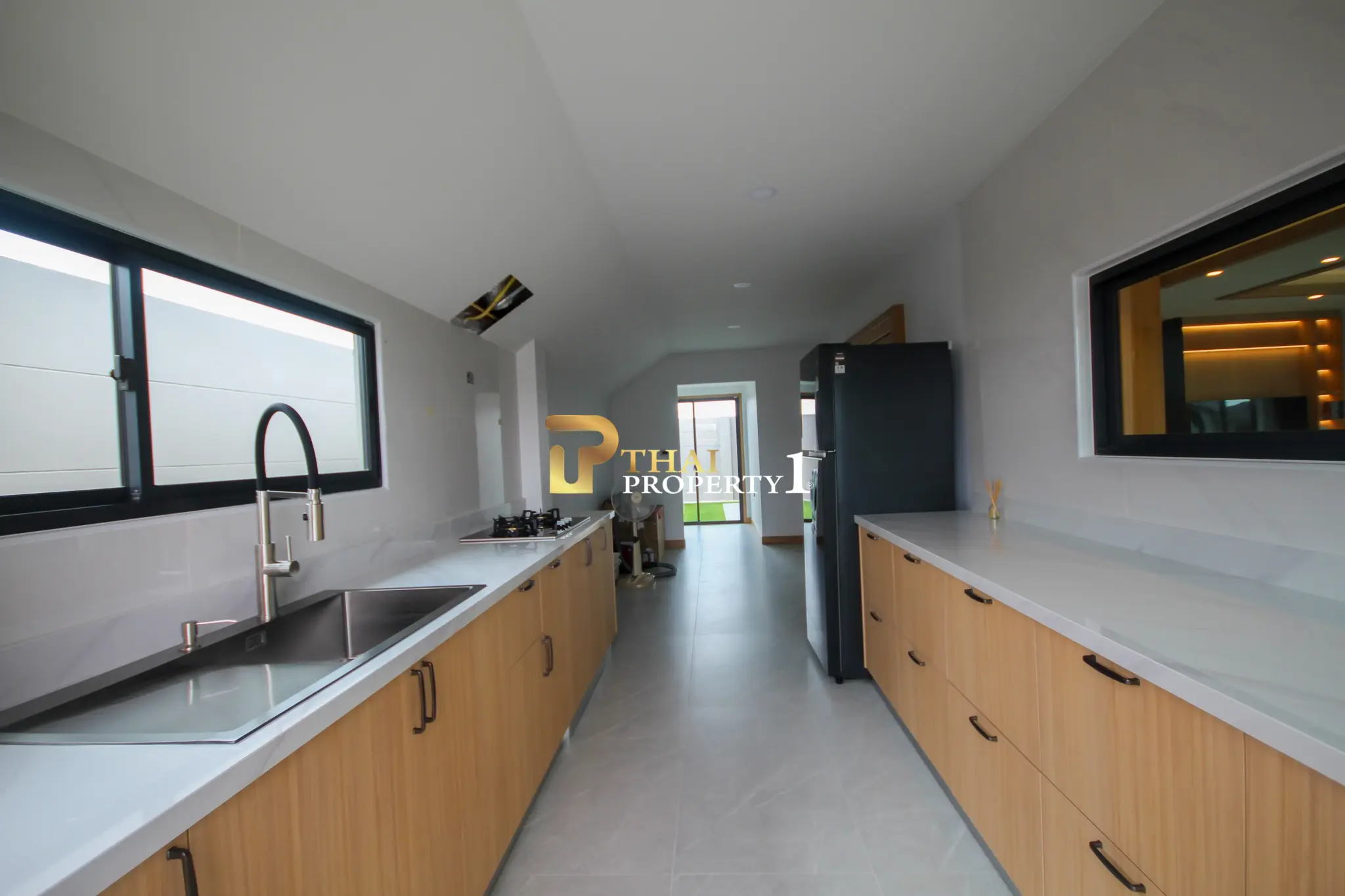 Freestanding Hilltop Luxury Pool Villa For Sale Near Mabprachan Lake 