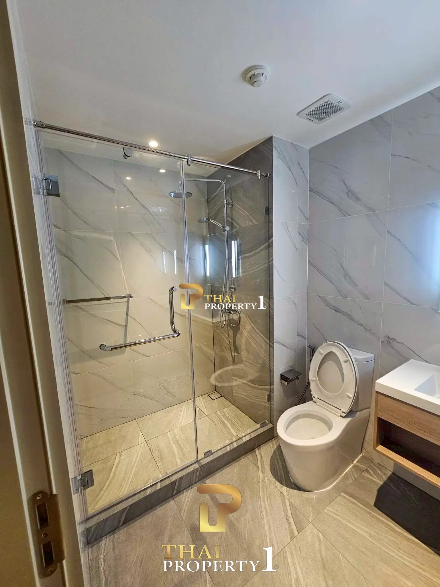 FOR SALE – Fully Furnished City View Condo at Once Pattaya 1-Bedroom High Floor