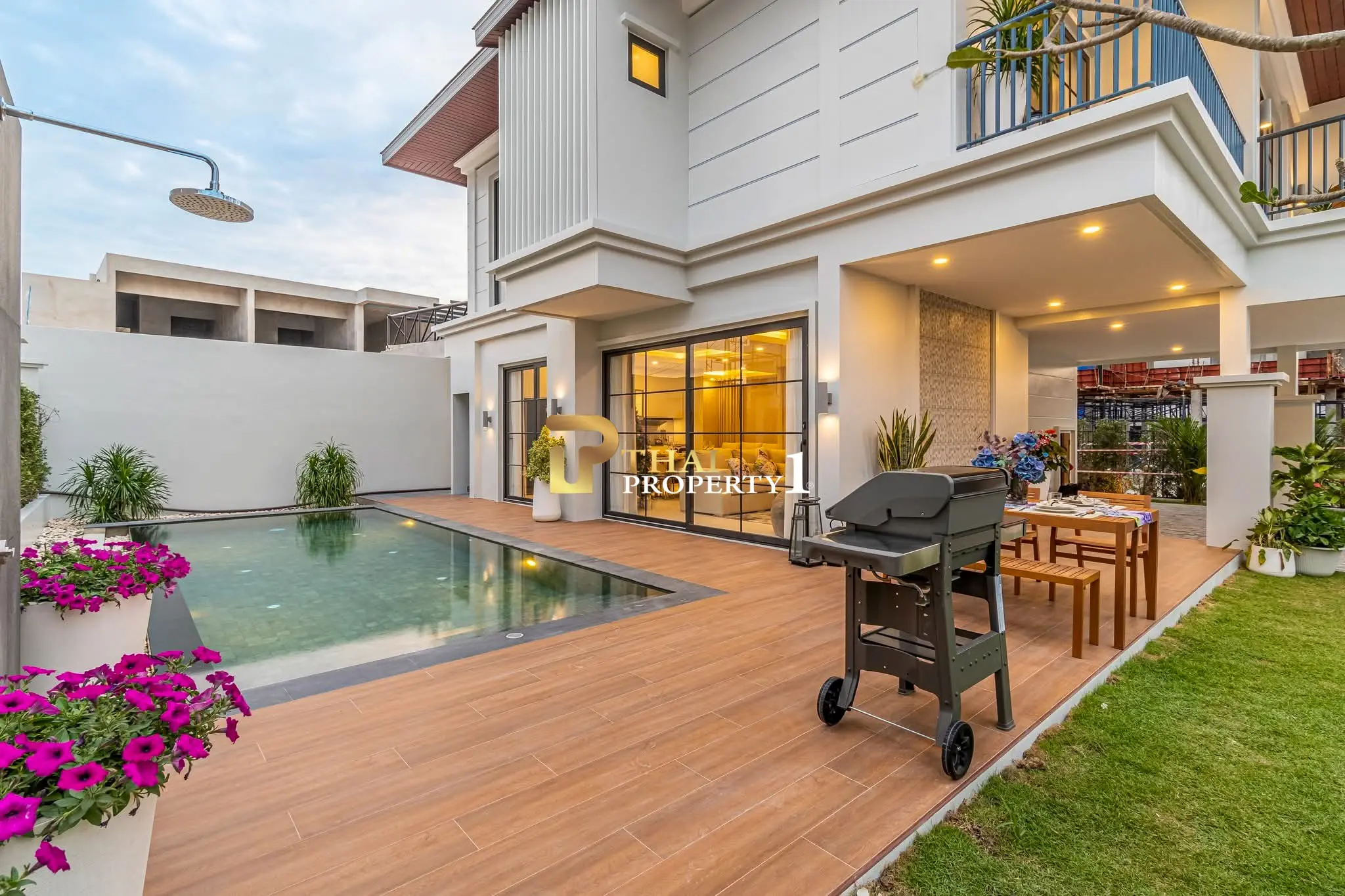Luksus Pool Villa til salgs – Rungsi Village Nord-Pattaya
