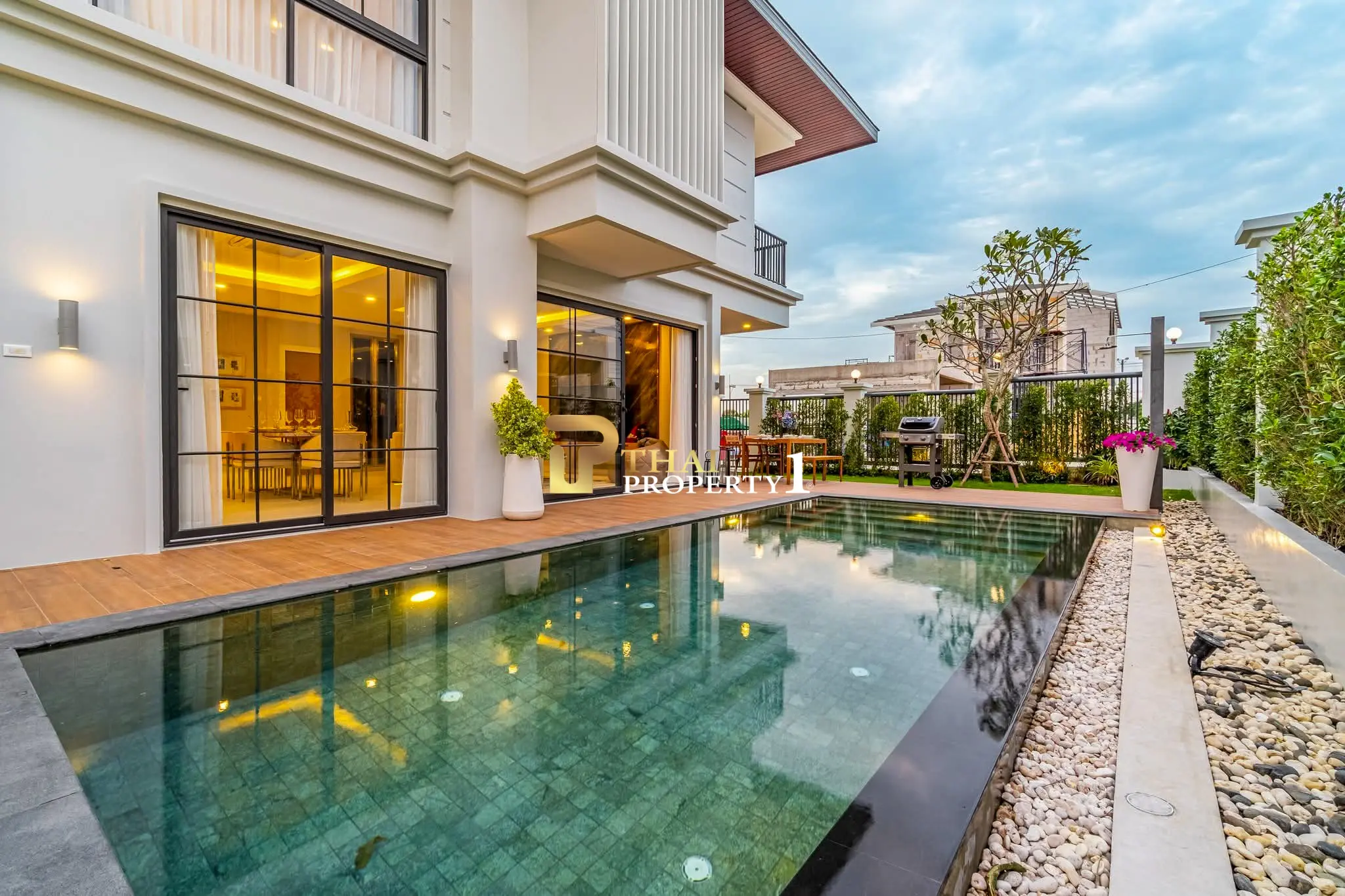 Luksus Pool Villa til salgs – Rungsi Village Nord-Pattaya