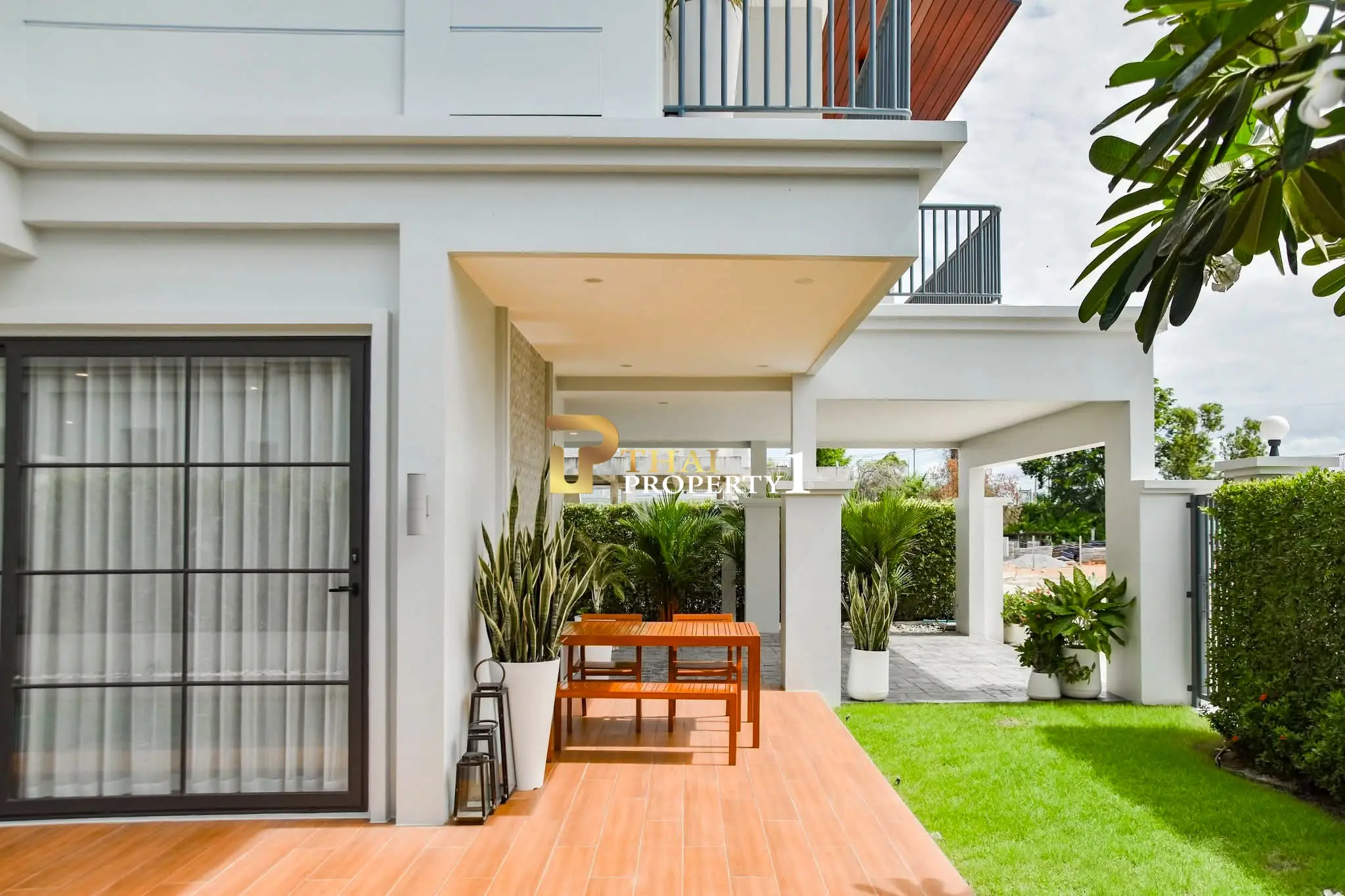 Luksus Pool Villa til salgs – Rungsi Village Nord-Pattaya