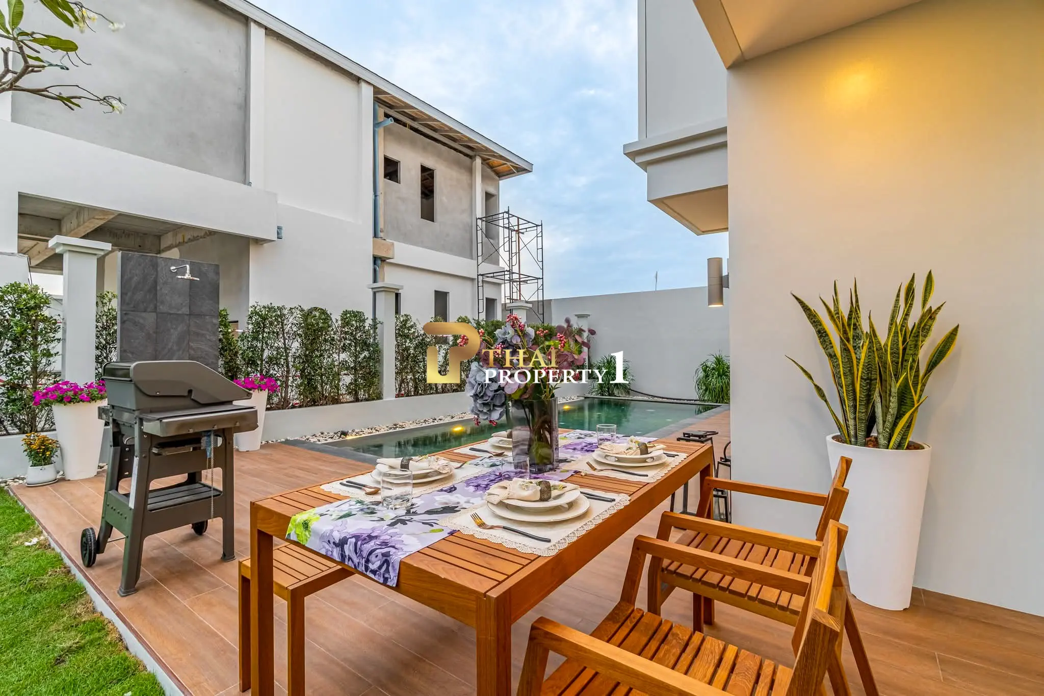 Luksus Pool Villa til salgs – Rungsi Village Nord-Pattaya