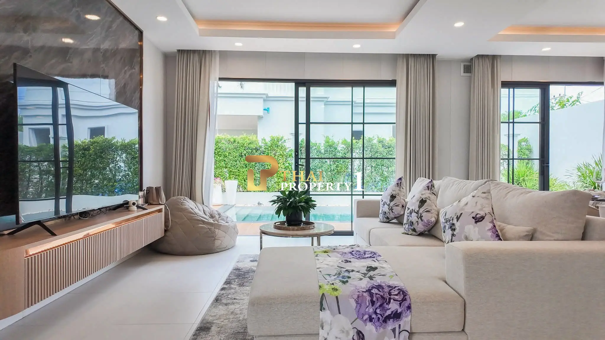 Luksus Pool Villa til salgs – Rungsi Village Nord-Pattaya