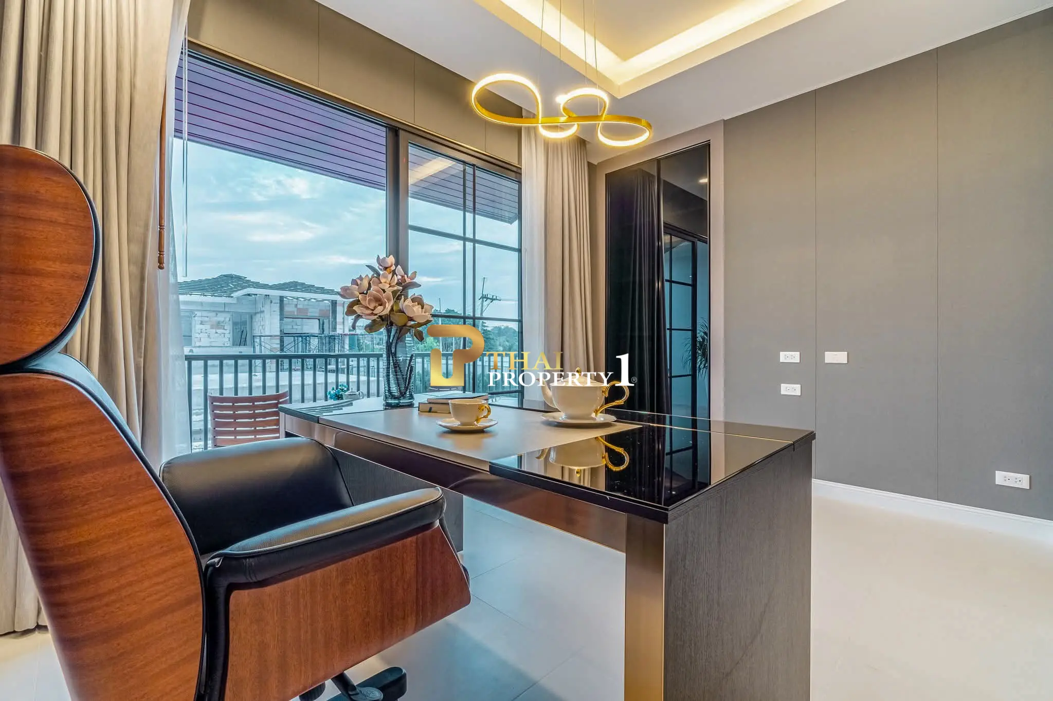 Luksus Pool Villa til salgs – Rungsi Village Nord-Pattaya