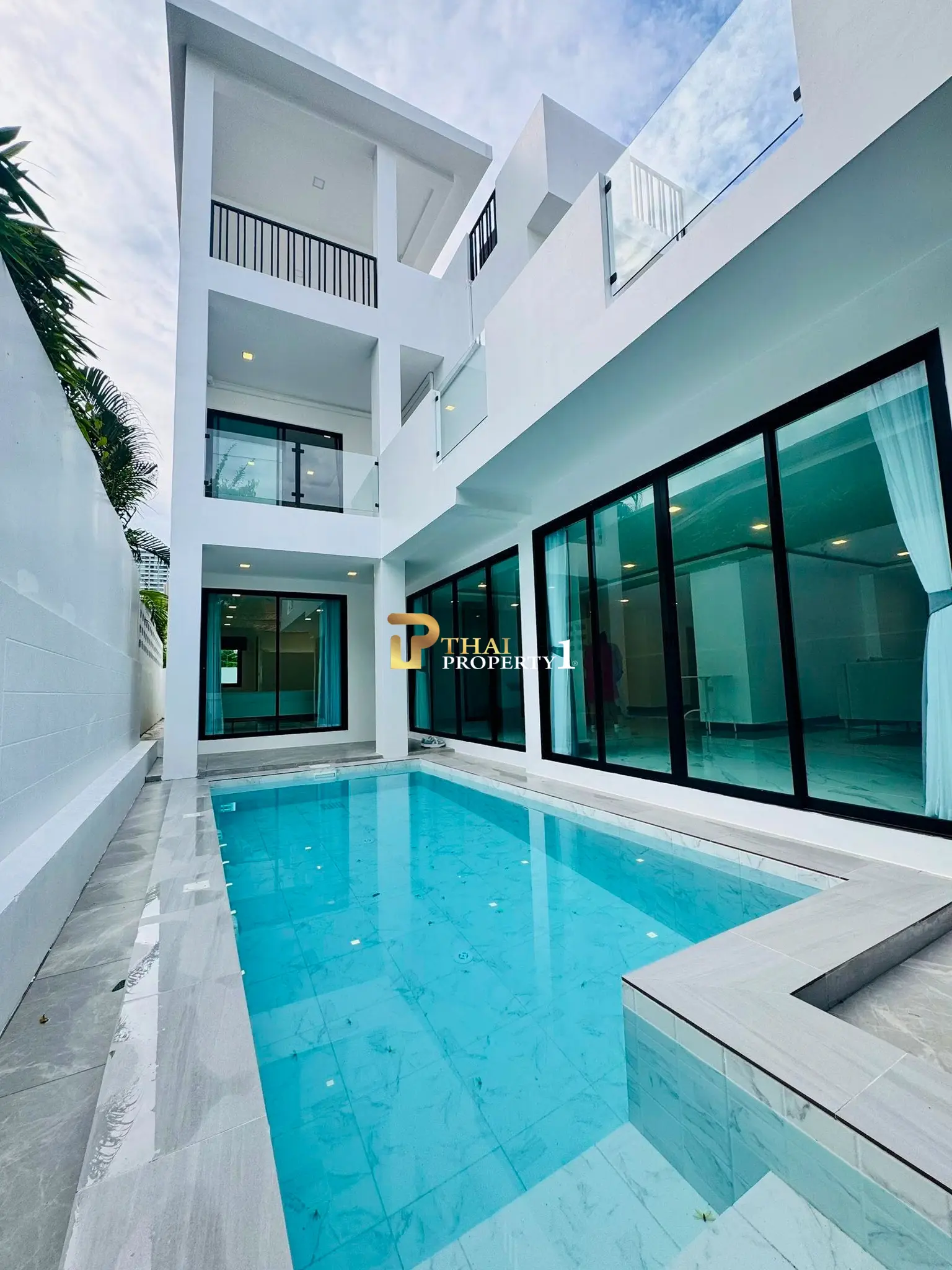 ขายพูลวิลล่า 2 ชั้น ใกล้ทะเลหาดจอมเทียน เพียง 300 เมตร – พร้อมอยู่ พร้อมลงทุน