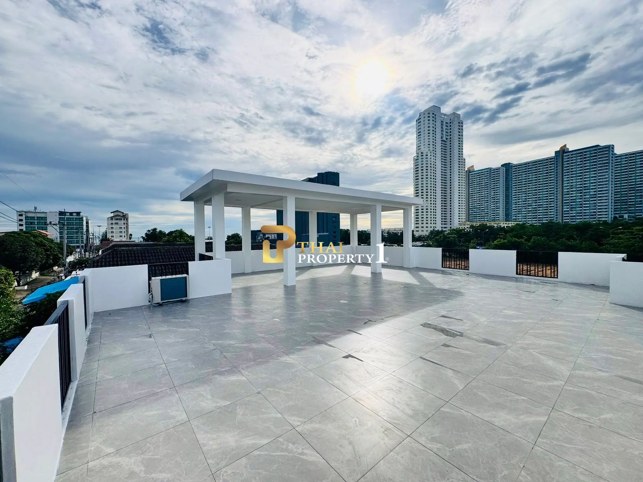 ขายพูลวิลล่า 2 ชั้น ใกล้ทะเลหาดจอมเทียน เพียง 300 เมตร – พร้อมอยู่ พร้อมลงทุน