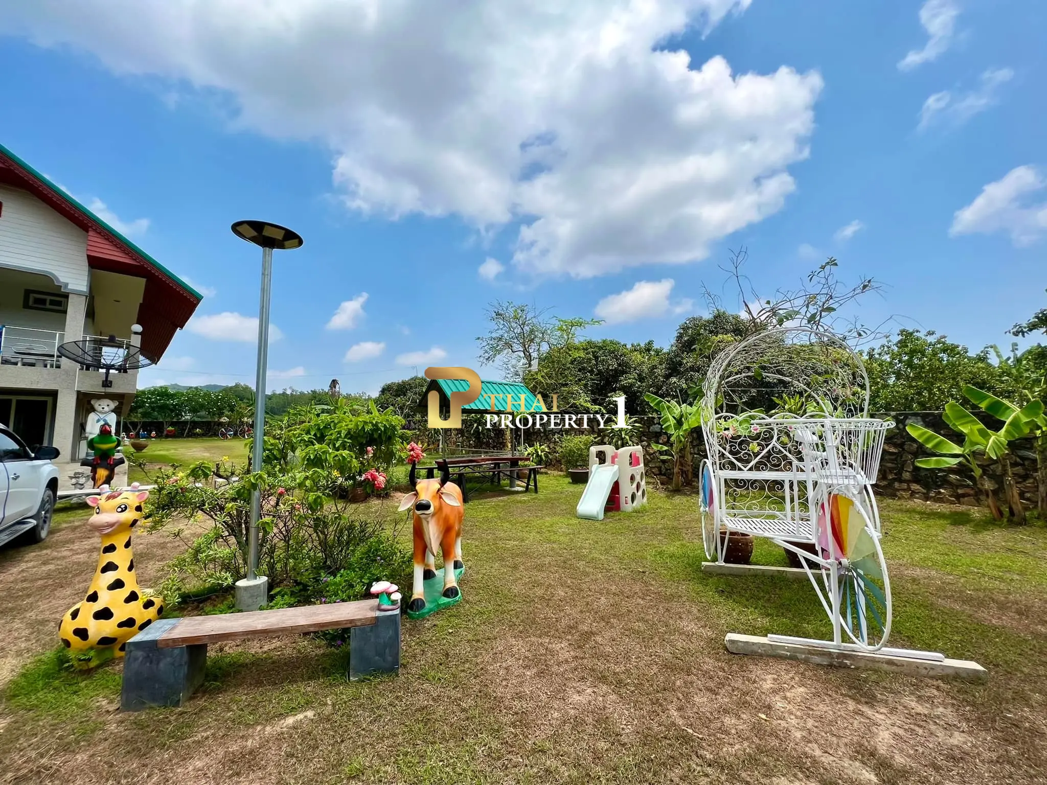 3 Rai Garden House for Sale in Bangsaray with Private Pool and Bungalow