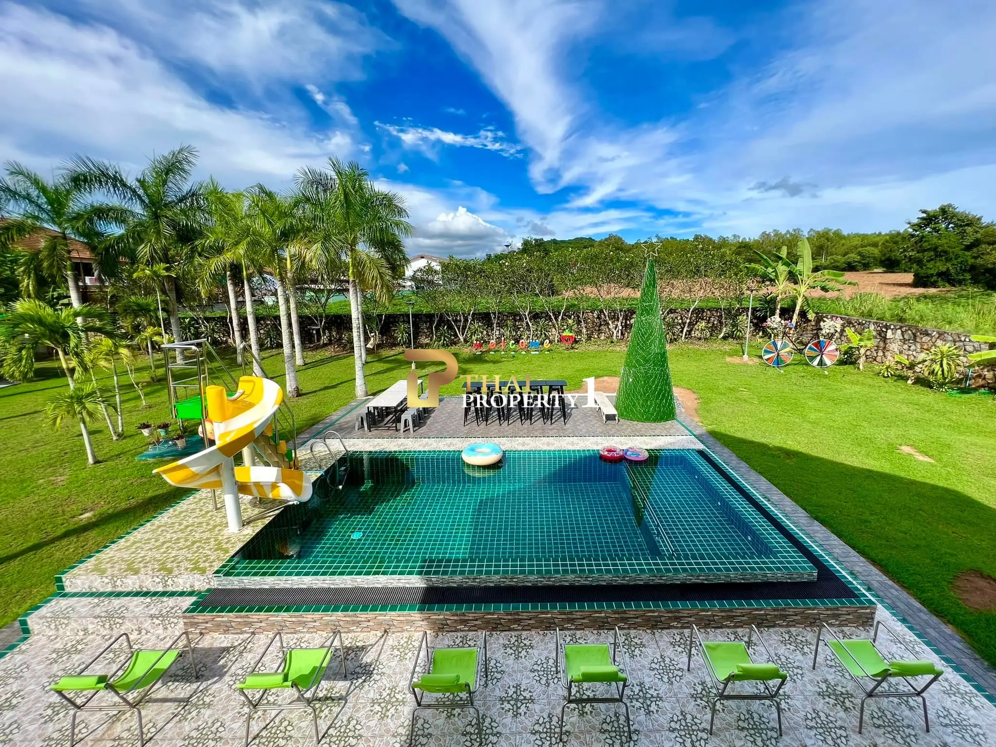 3 Rai Garden House for Sale in Bangsaray with Private Pool and Bungalow