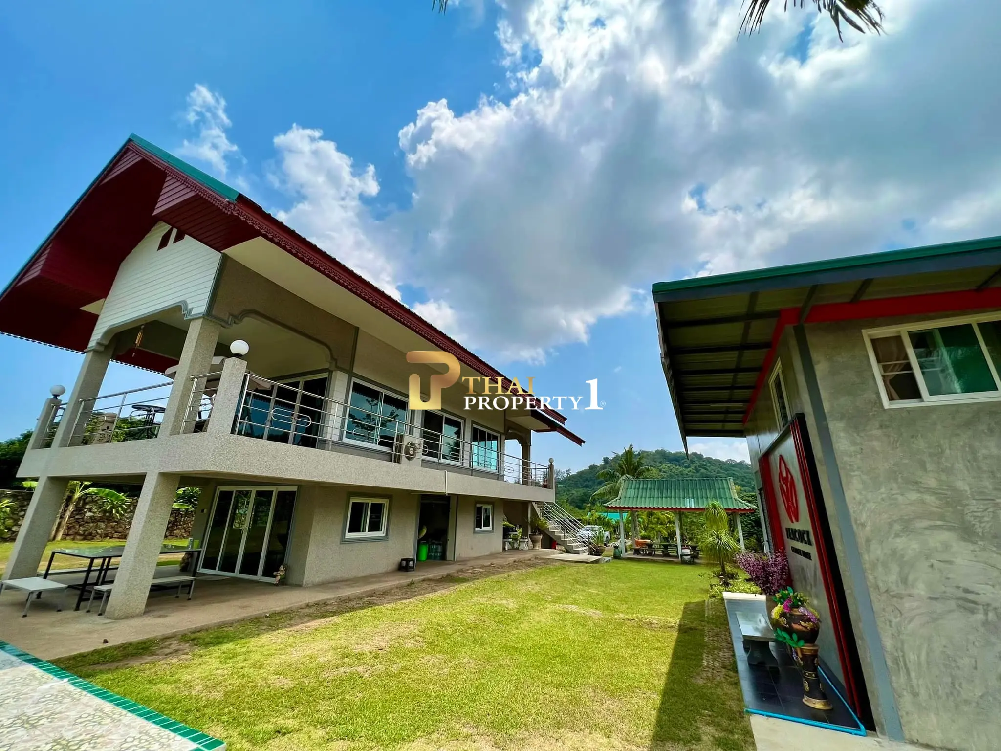 3 Rai Garden House for Sale in Bangsaray with Private Pool and Bungalow