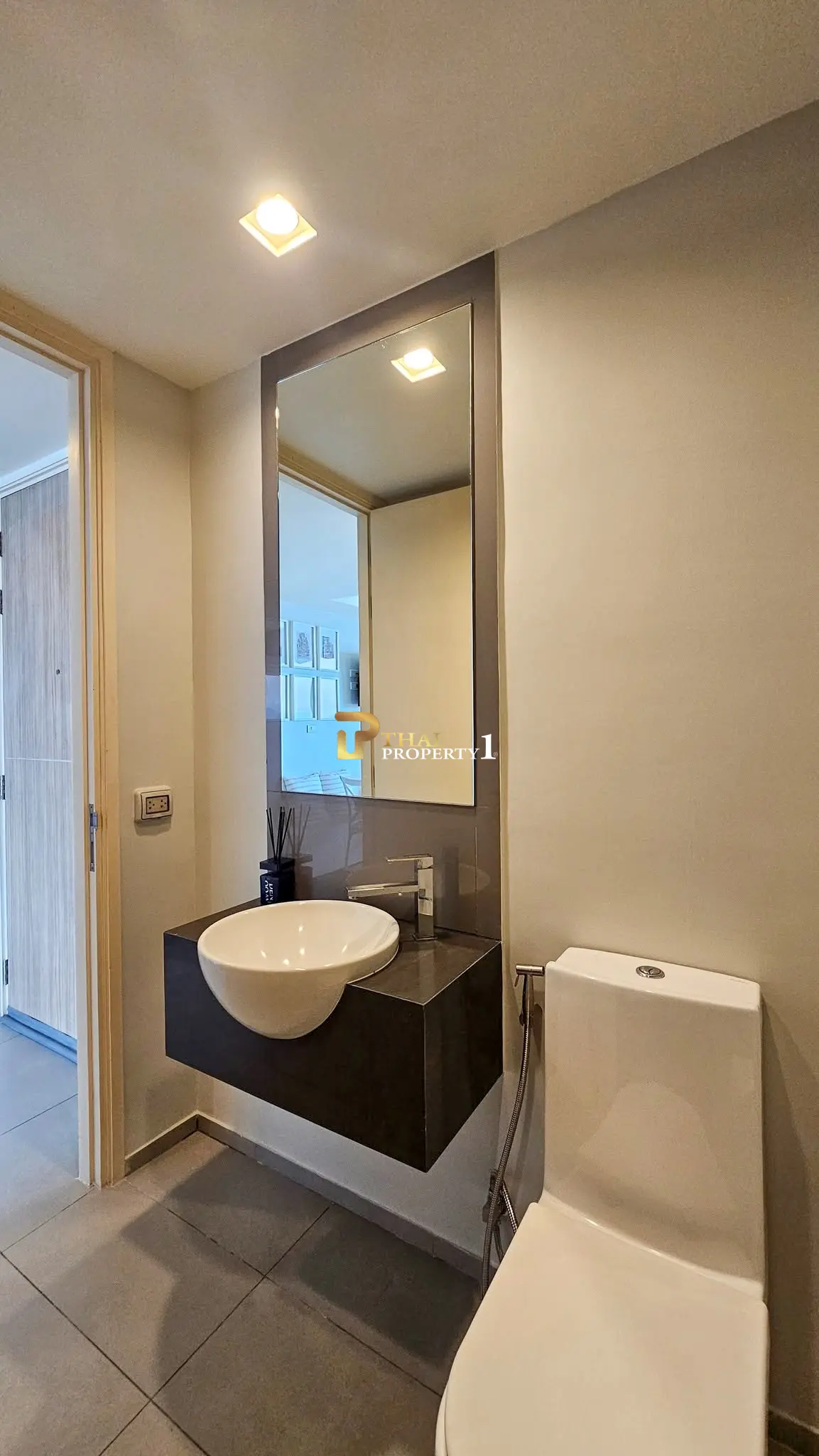 Condo for Sale – Unixx South Pattaya High-Floor Studio Sea & Mountain Views Fully Furnished