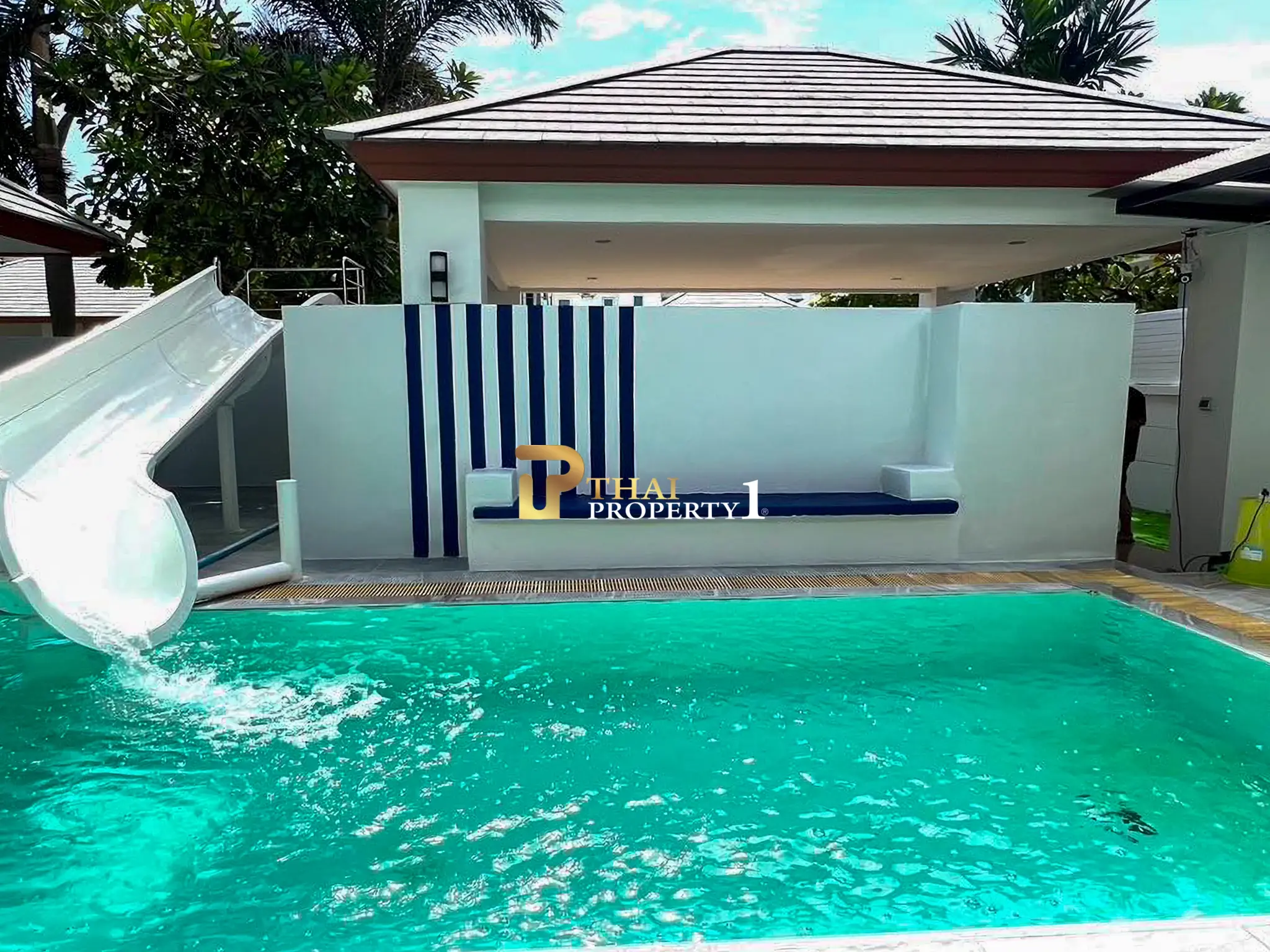 Luxury Seabreeze Pool Villa 32 for Sale in Pattaya Near the Sea Ready to Move In