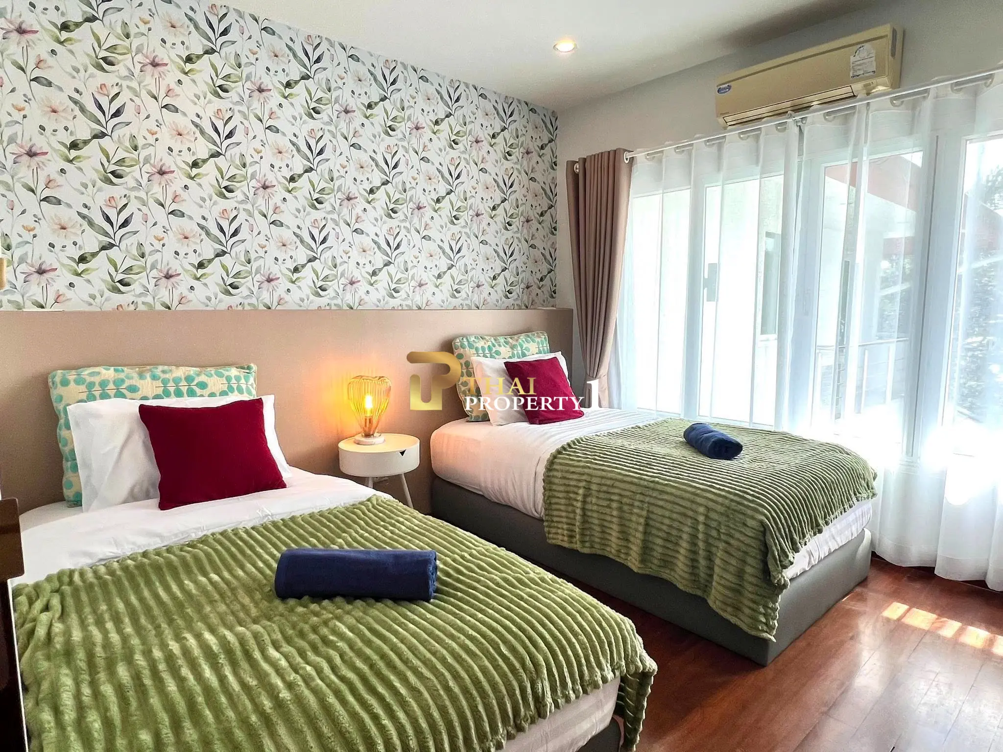 Luxury Seabreeze Pool Villa 32 for Sale in Pattaya Near the Sea Ready to Move In