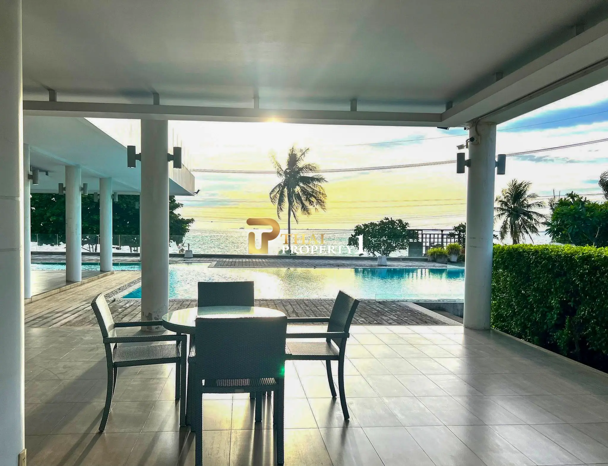 Luxury Seabreeze Pool Villa 32 for Sale in Pattaya Near the Sea Ready to Move In