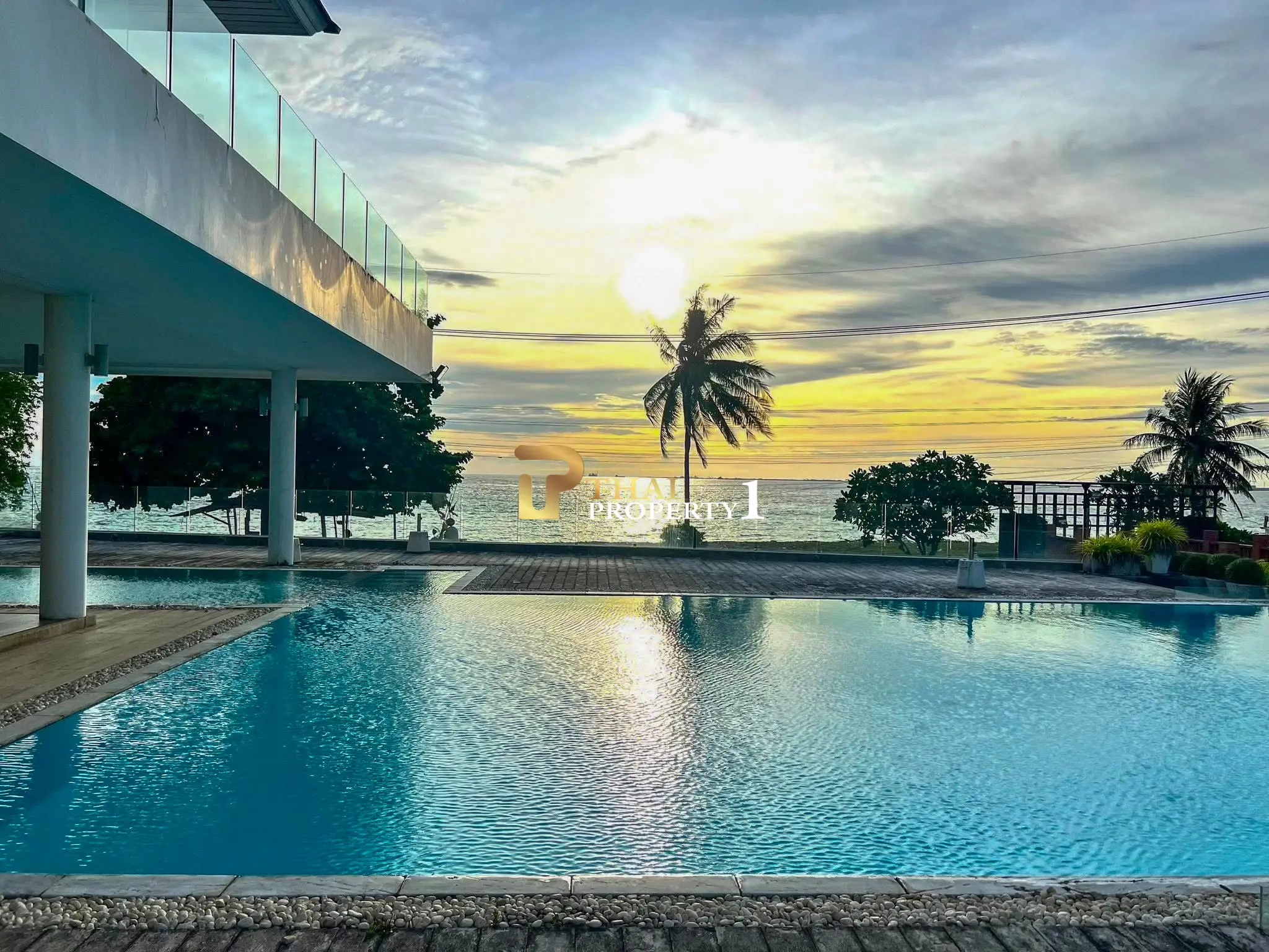 Luxury Seabreeze Pool Villa 32 for Sale in Pattaya Near the Sea Ready to Move In