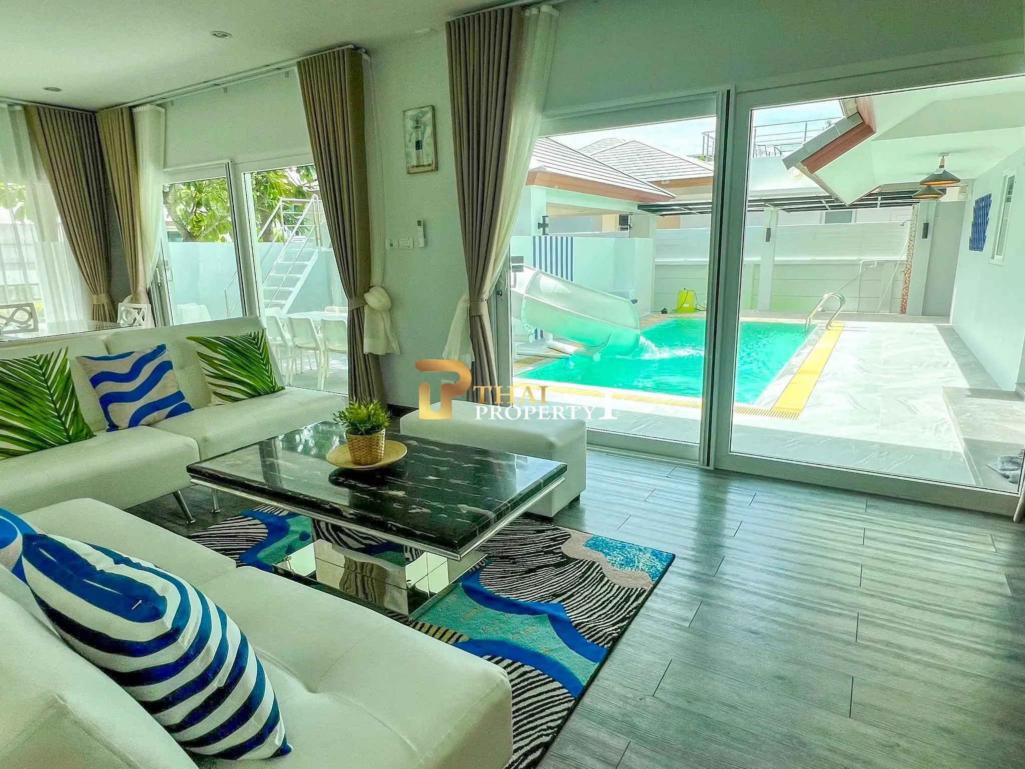 Luxury Seabreeze Pool Villa 32 for Sale in Pattaya Near the Sea Ready to Move In