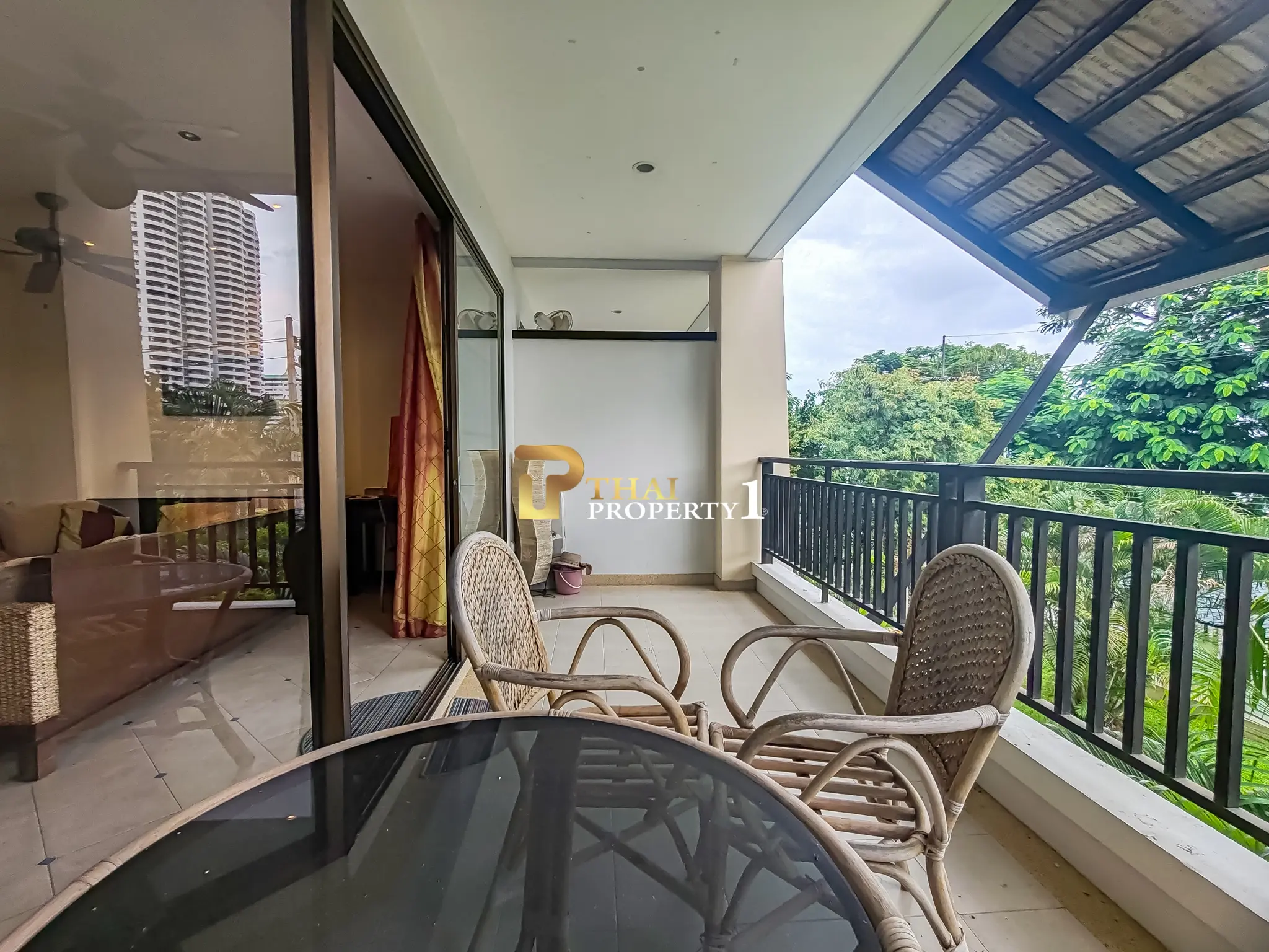 คอนโด 2 ห้องนอน ใกล้หาดนาจอมเทียน วิวทะเล ซันไรซ์ บีช รีสอร์ท แอนด์ เรสซิเดนซ์