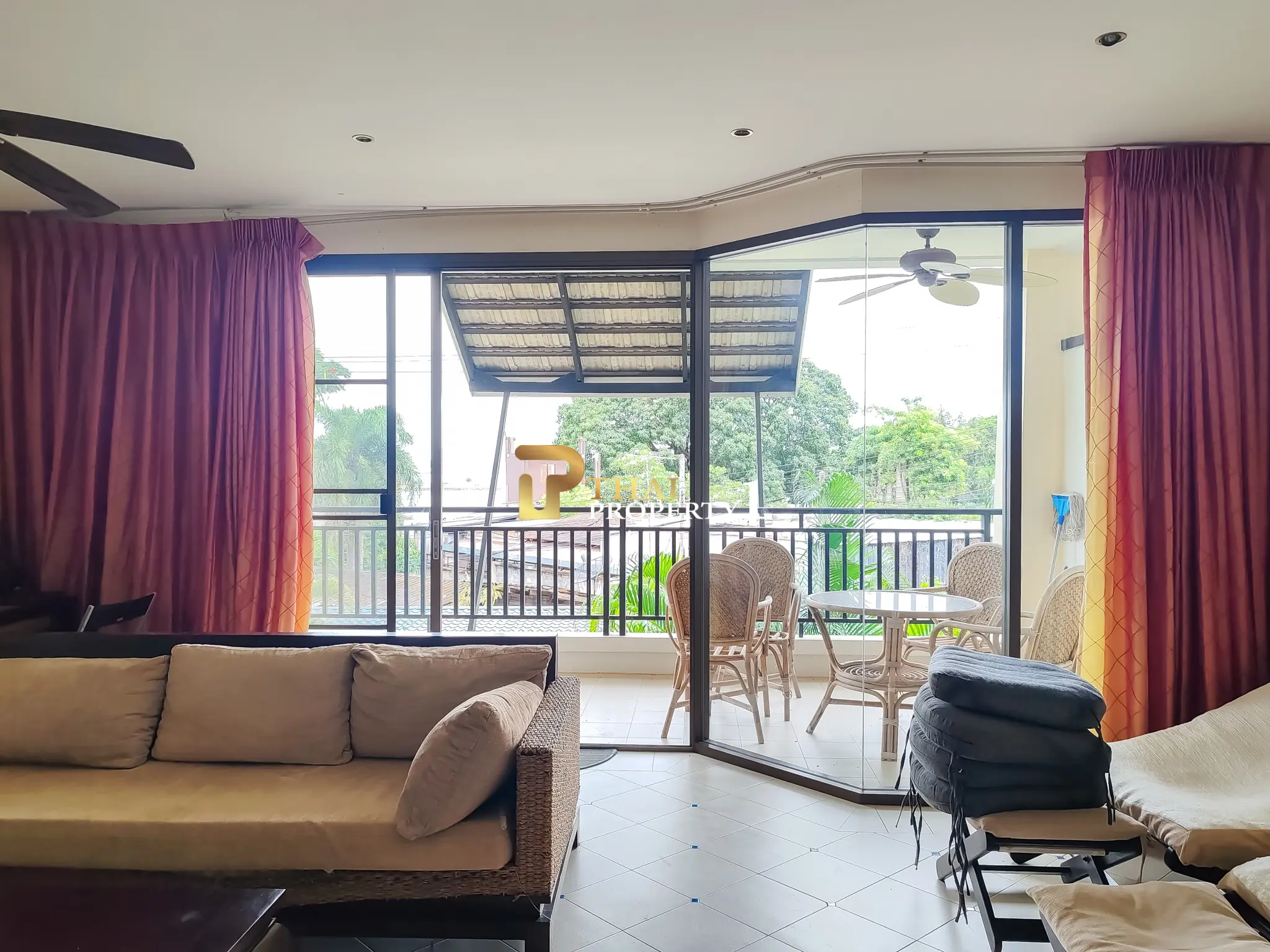 คอนโด 2 ห้องนอน ใกล้หาดนาจอมเทียน วิวทะเล ซันไรซ์ บีช รีสอร์ท แอนด์ เรสซิเดนซ์