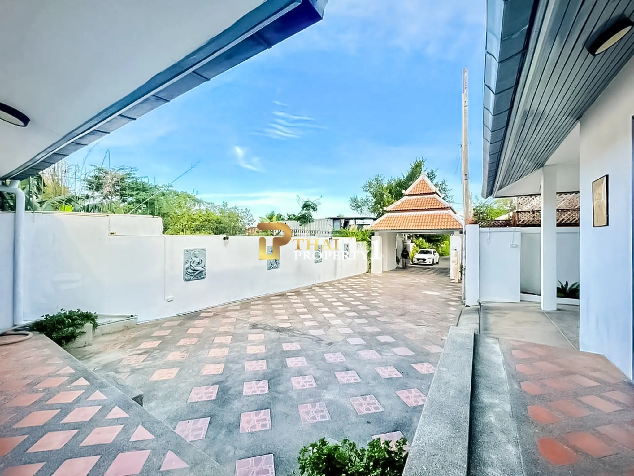 Investeringsbassengvilla med 3 soverom til salgs – Øst-Pattaya nær Chak Nok Lake