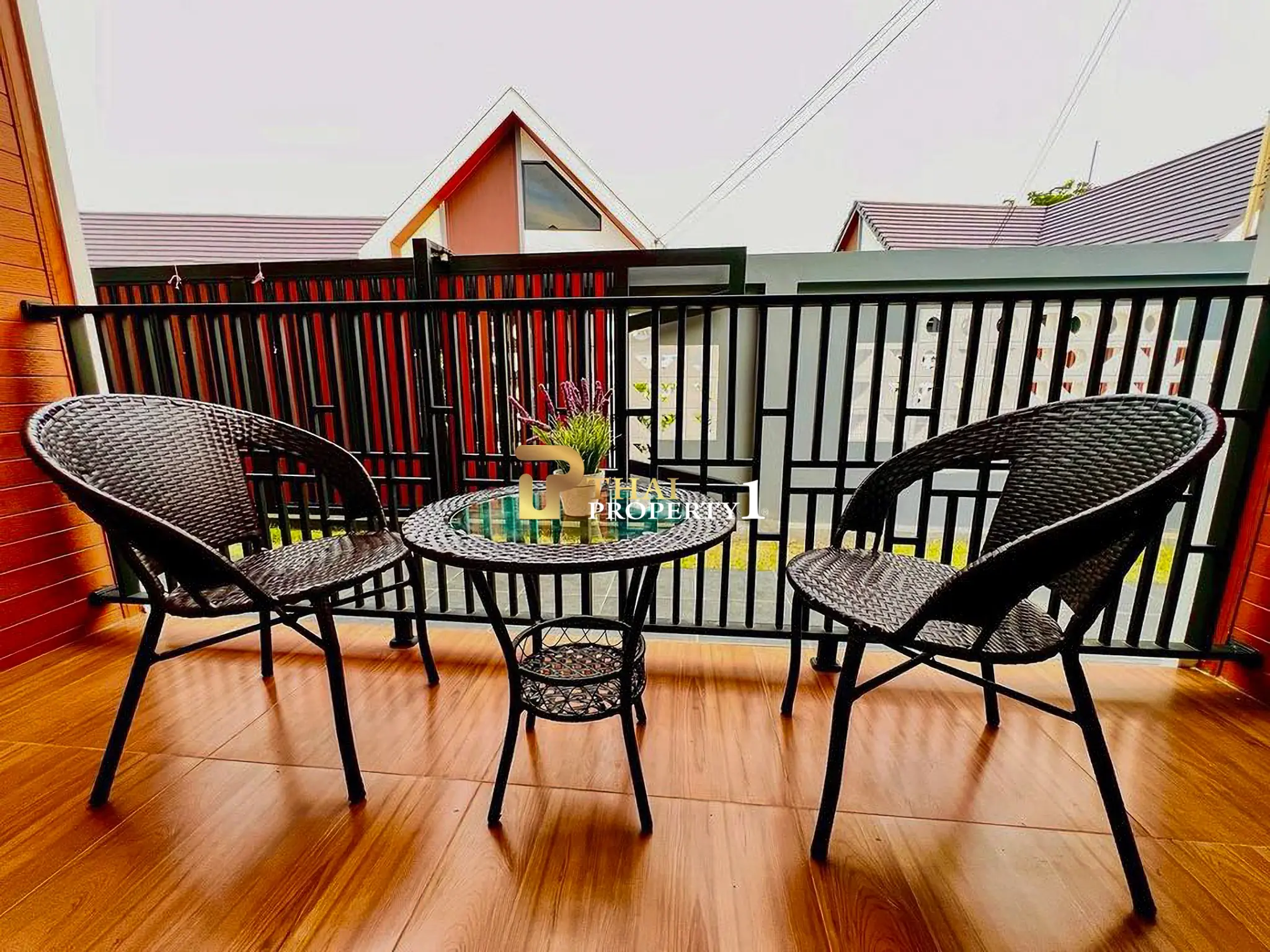 Nordisk stil Enebolig med Svømmebasseng til Salgs – Nær Kratinglai Beach, Bang Lamung, Pattaya