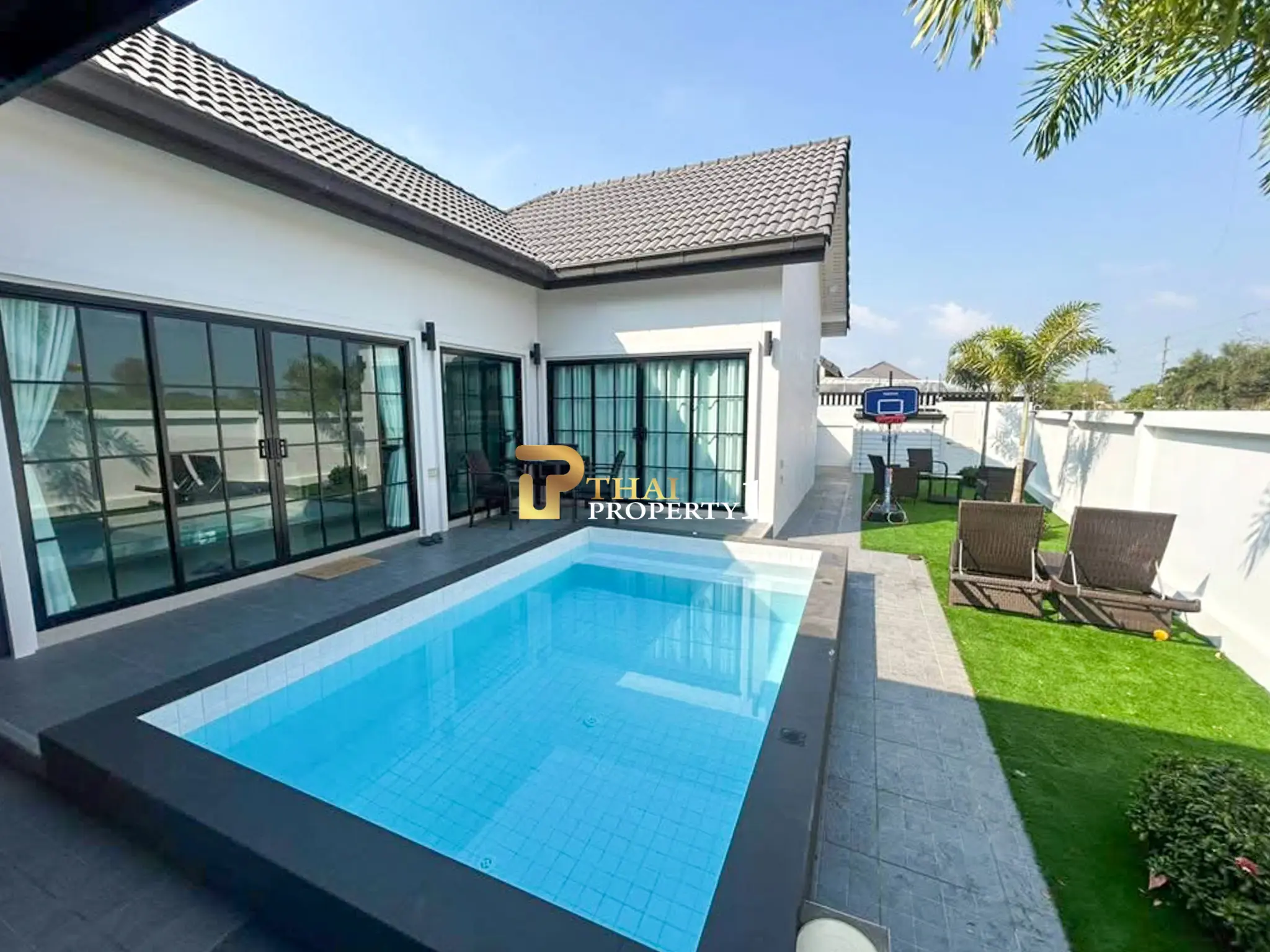 3-roms bassengvilla til salgs – nær Mabprachan Lake, Øst-Pattaya