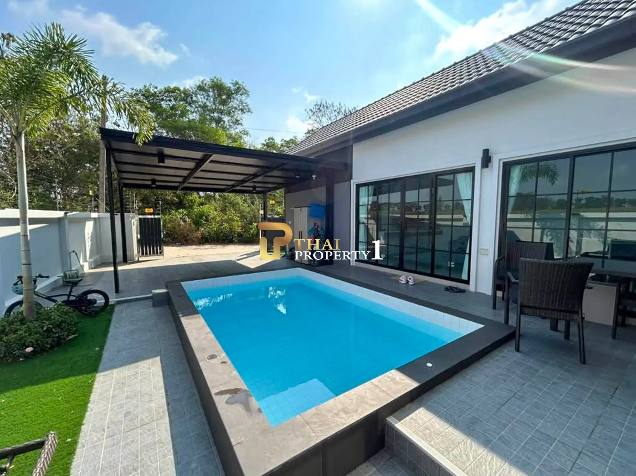 3-roms bassengvilla til salgs – nær Mabprachan Lake, Øst-Pattaya