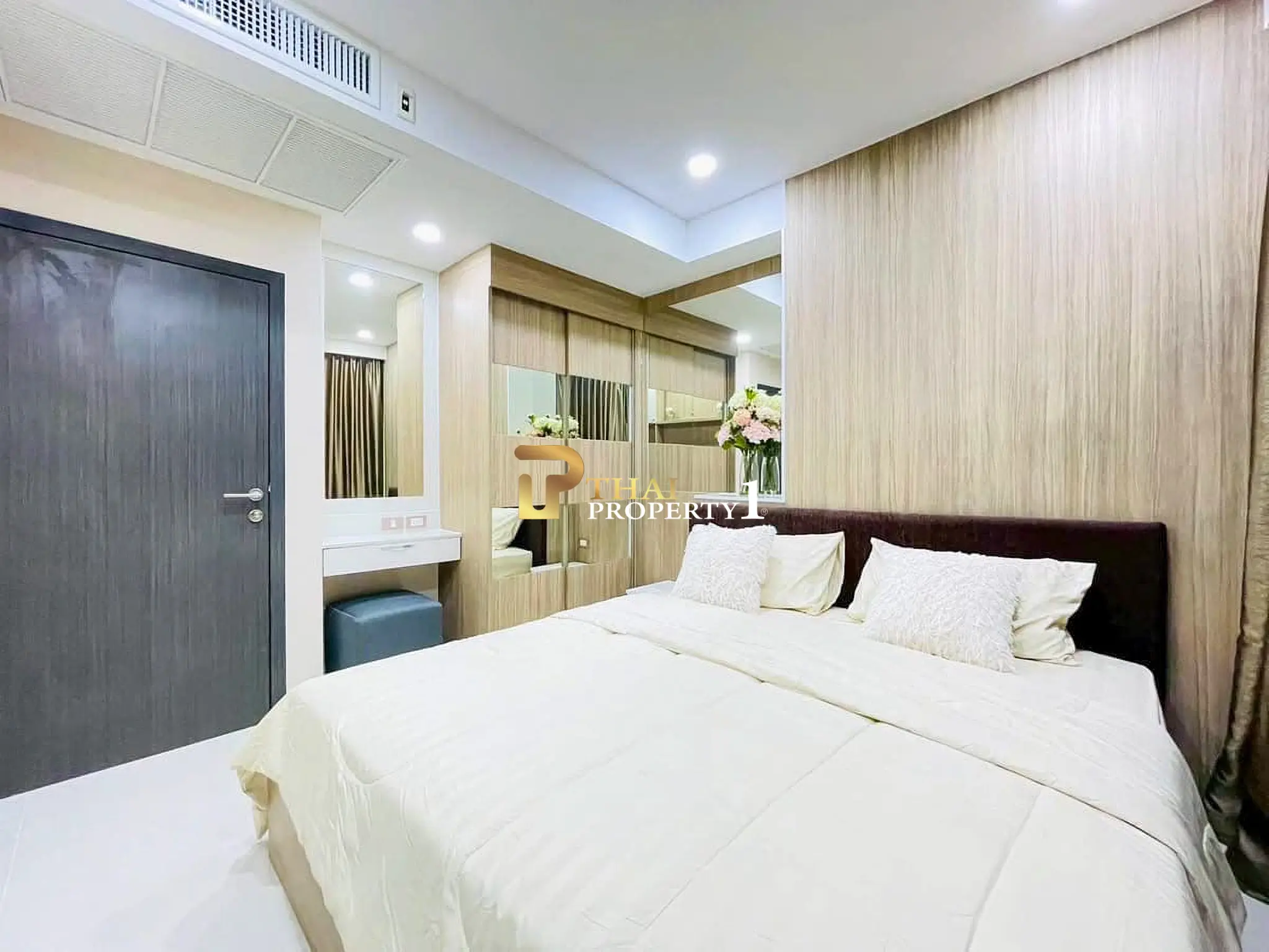 Dusit Grand Condo View – For Sale City & Sea View Condo in Pattaya