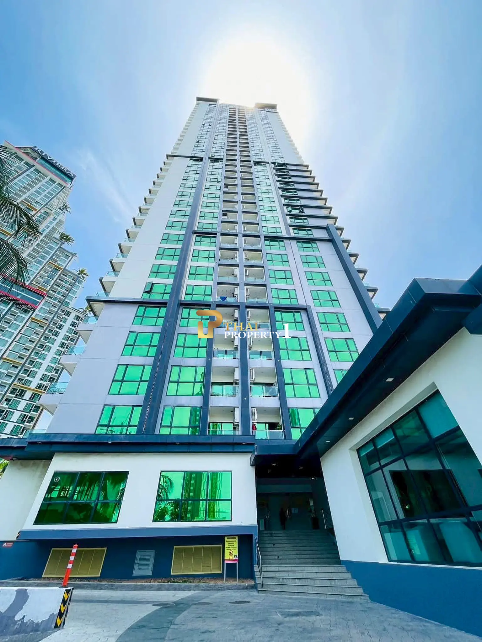 Dusit Grand Condo View – For Sale City & Sea View Condo in Pattaya