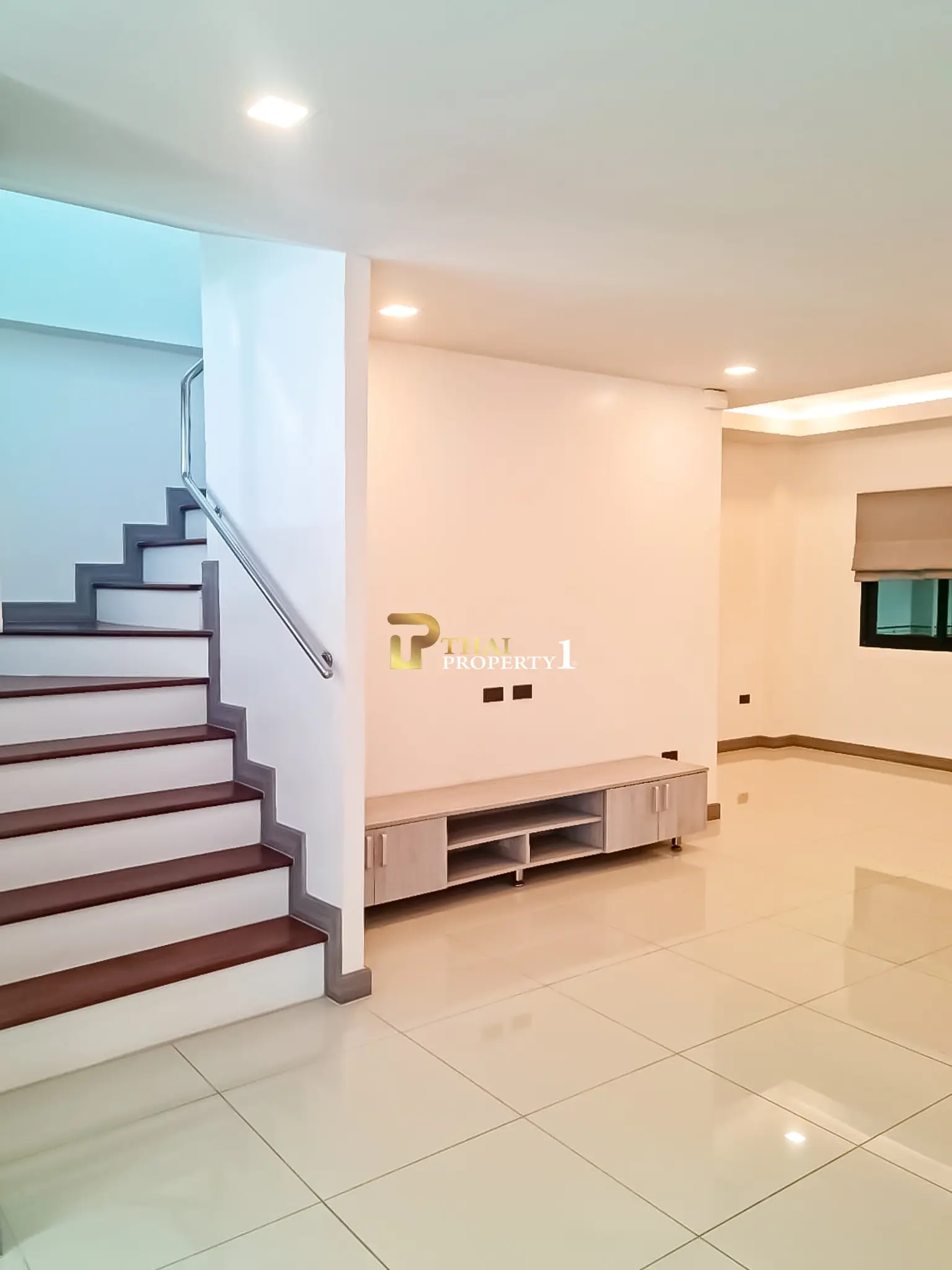 ขาย ทาวน์เฮ้าส์โมเดิร์น 2 ห้องนอน – โชคชัย วิลเลจ 9 เขาน้อย พัทยา