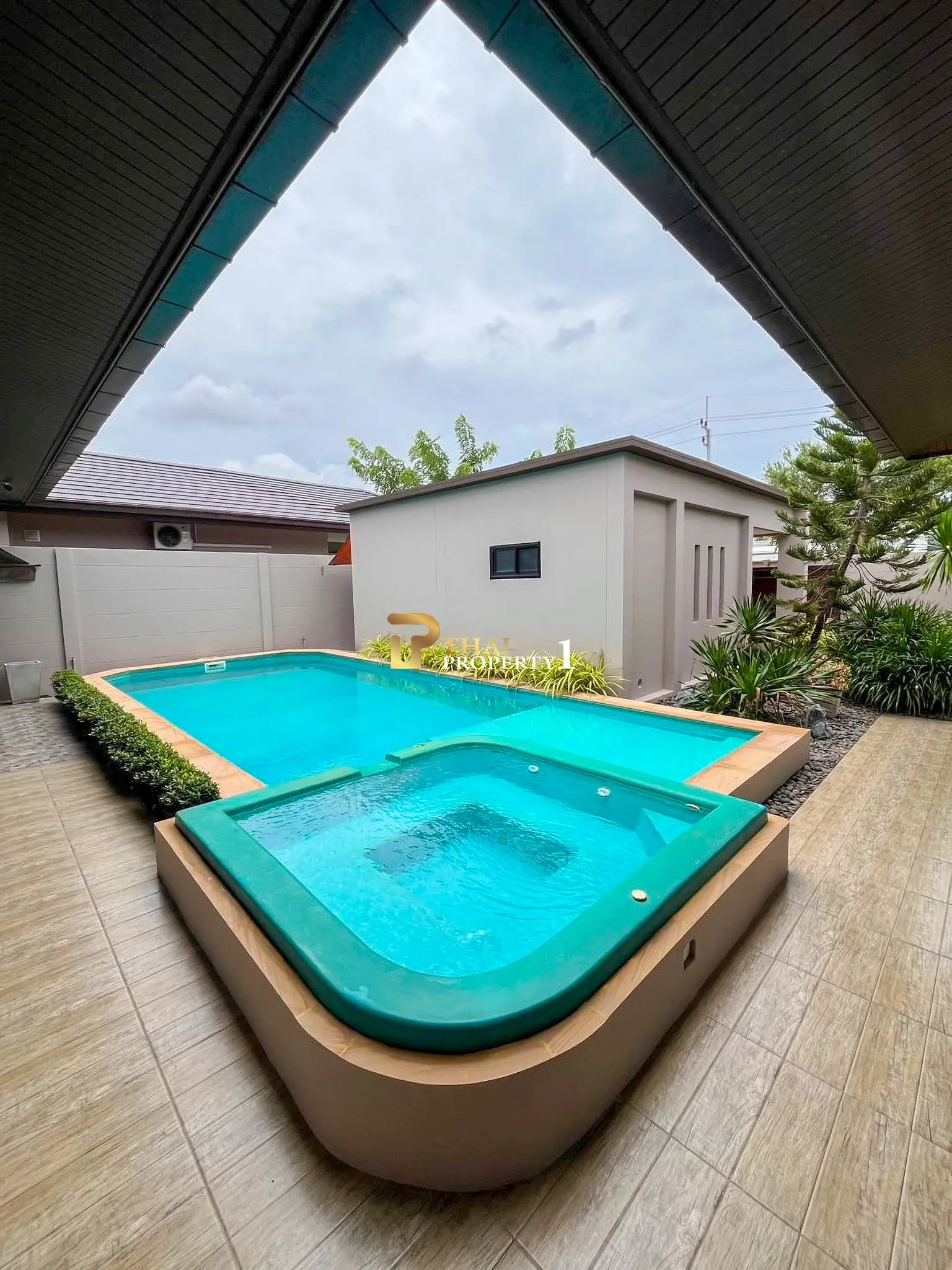 ขายบ้านพูลวิลล่ารีโนเวทใหม่ทั้งหลัง – Baan Pattaya 5