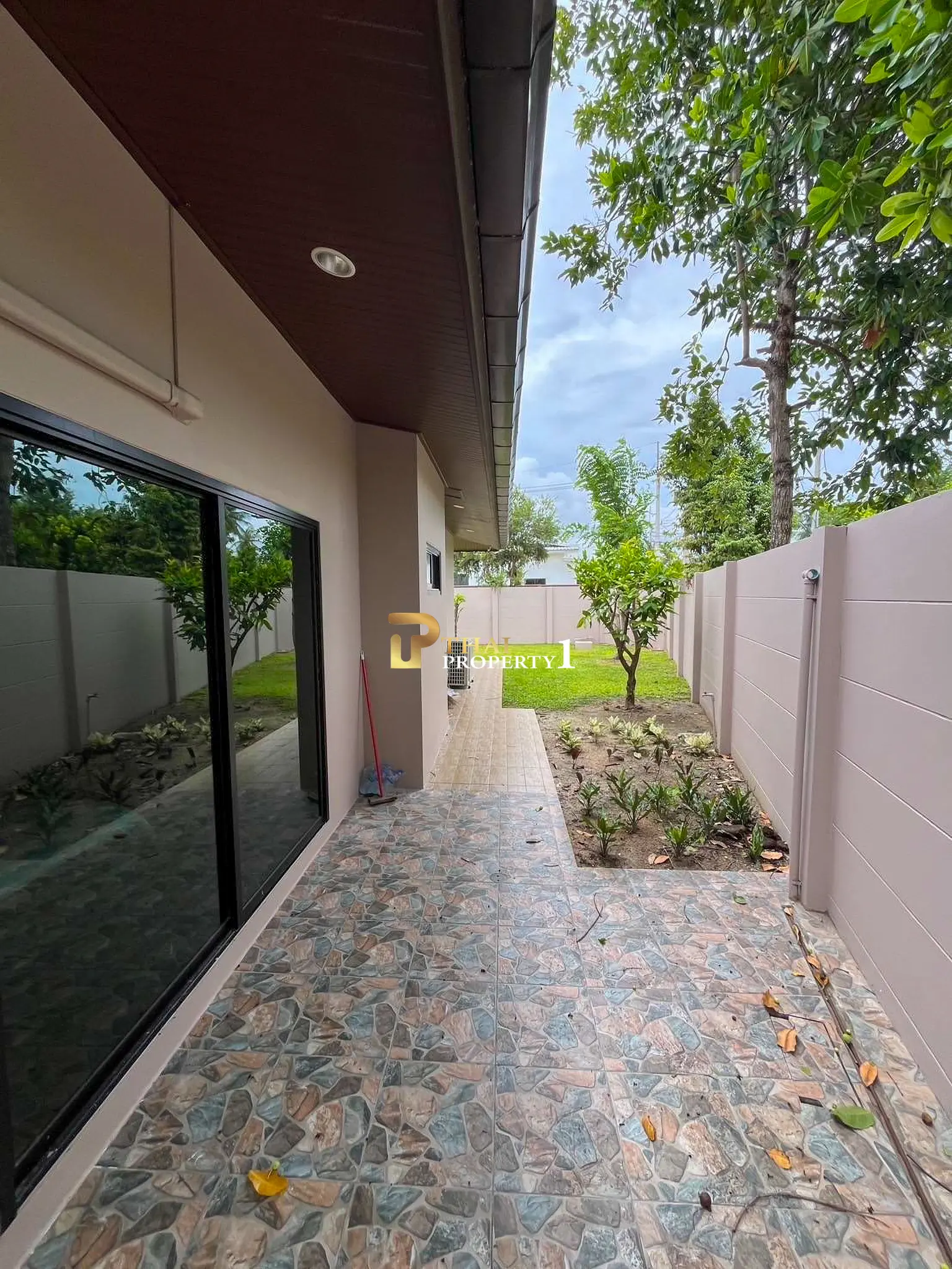 ขายบ้านพูลวิลล่ารีโนเวทใหม่ทั้งหลัง – Baan Pattaya 5