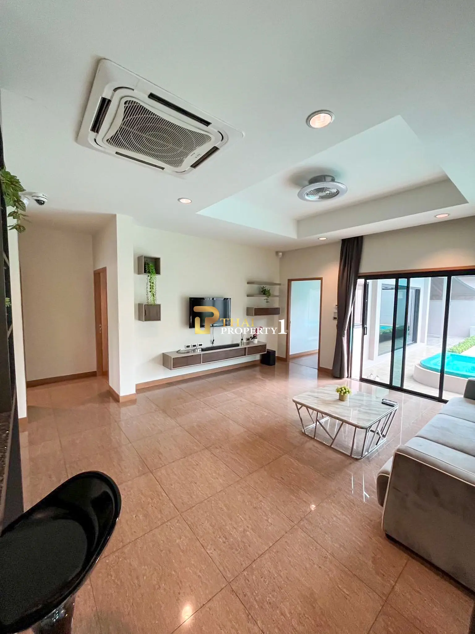 ขายบ้านพูลวิลล่ารีโนเวทใหม่ทั้งหลัง – Baan Pattaya 5