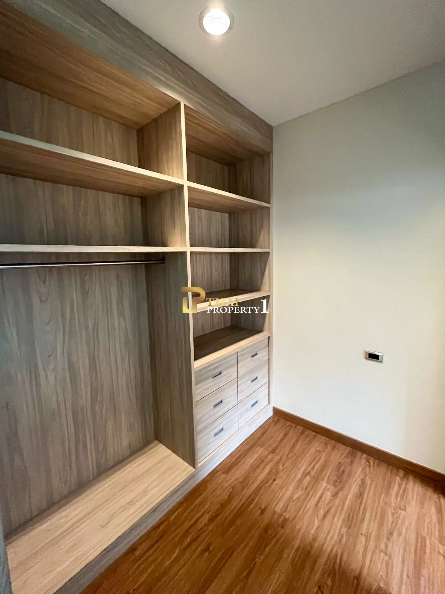 ขายบ้านพูลวิลล่ารีโนเวทใหม่ทั้งหลัง – Baan Pattaya 5