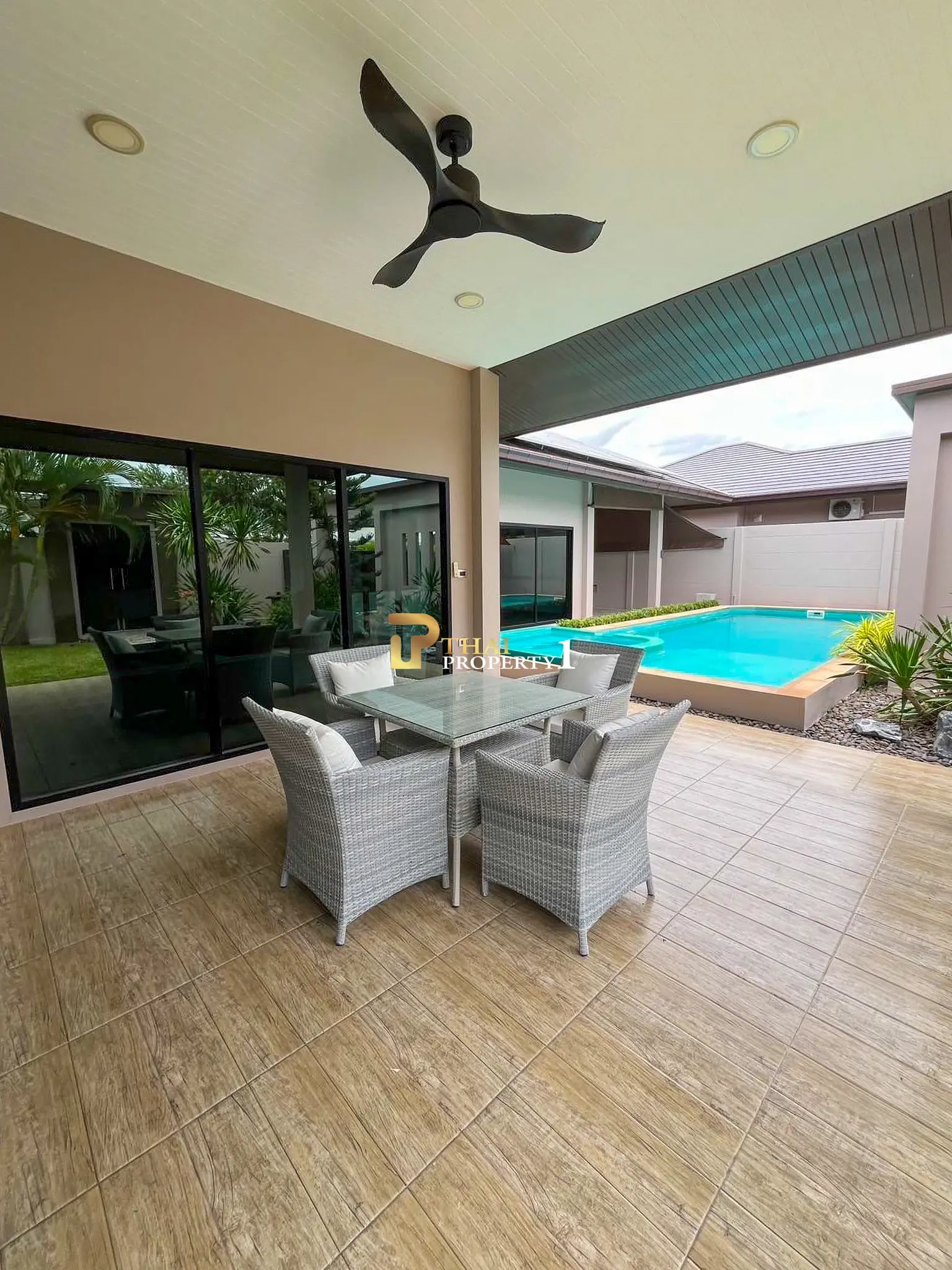 ขายบ้านพูลวิลล่ารีโนเวทใหม่ทั้งหลัง – Baan Pattaya 5