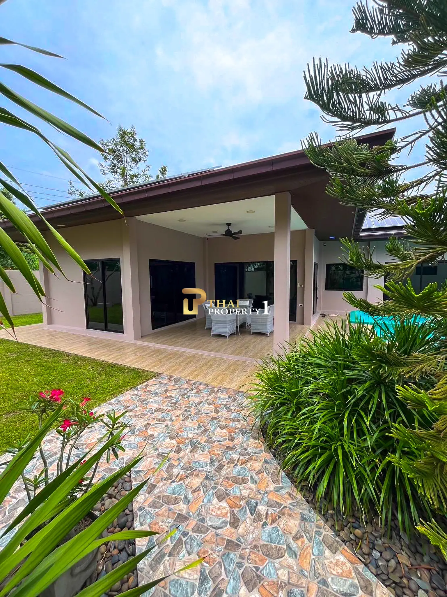 ขายบ้านพูลวิลล่ารีโนเวทใหม่ทั้งหลัง – Baan Pattaya 5
