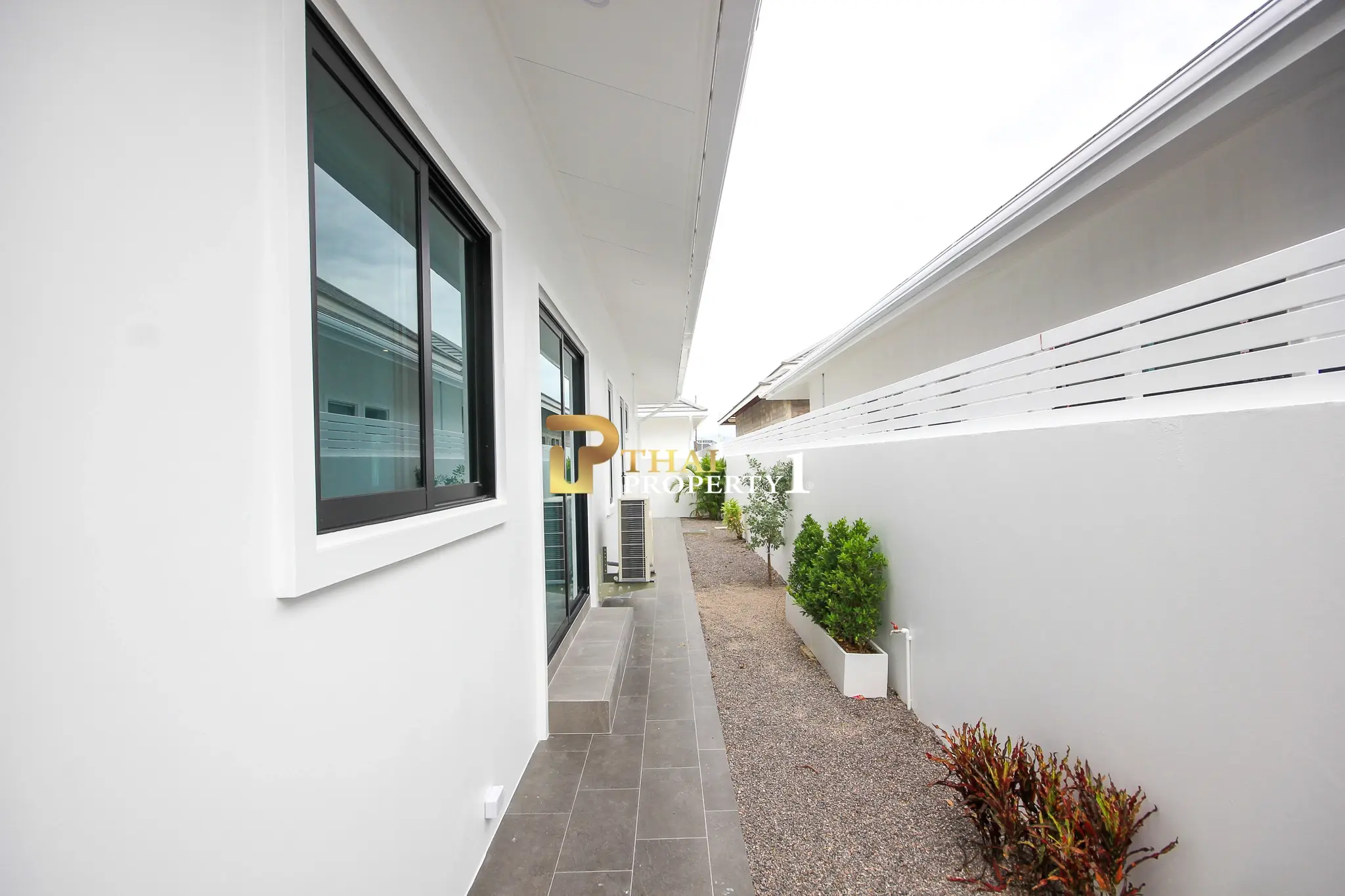 Ny off-plan moderne bassengvilla med 3 soverom i Botanica Hua Hin