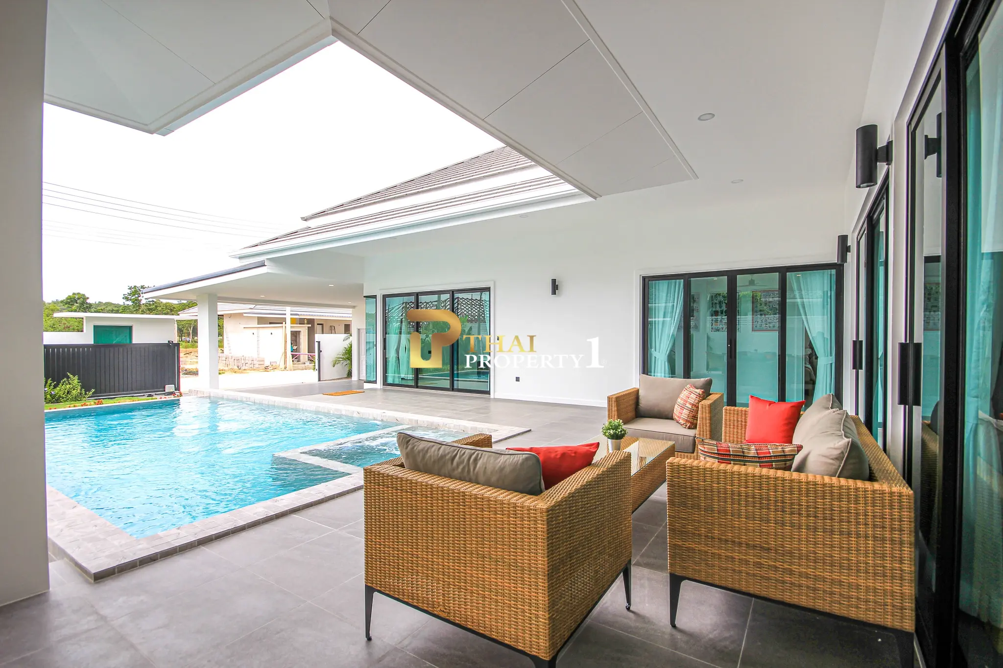 Ny off-plan moderne bassengvilla med 3 soverom i Botanica Hua Hin