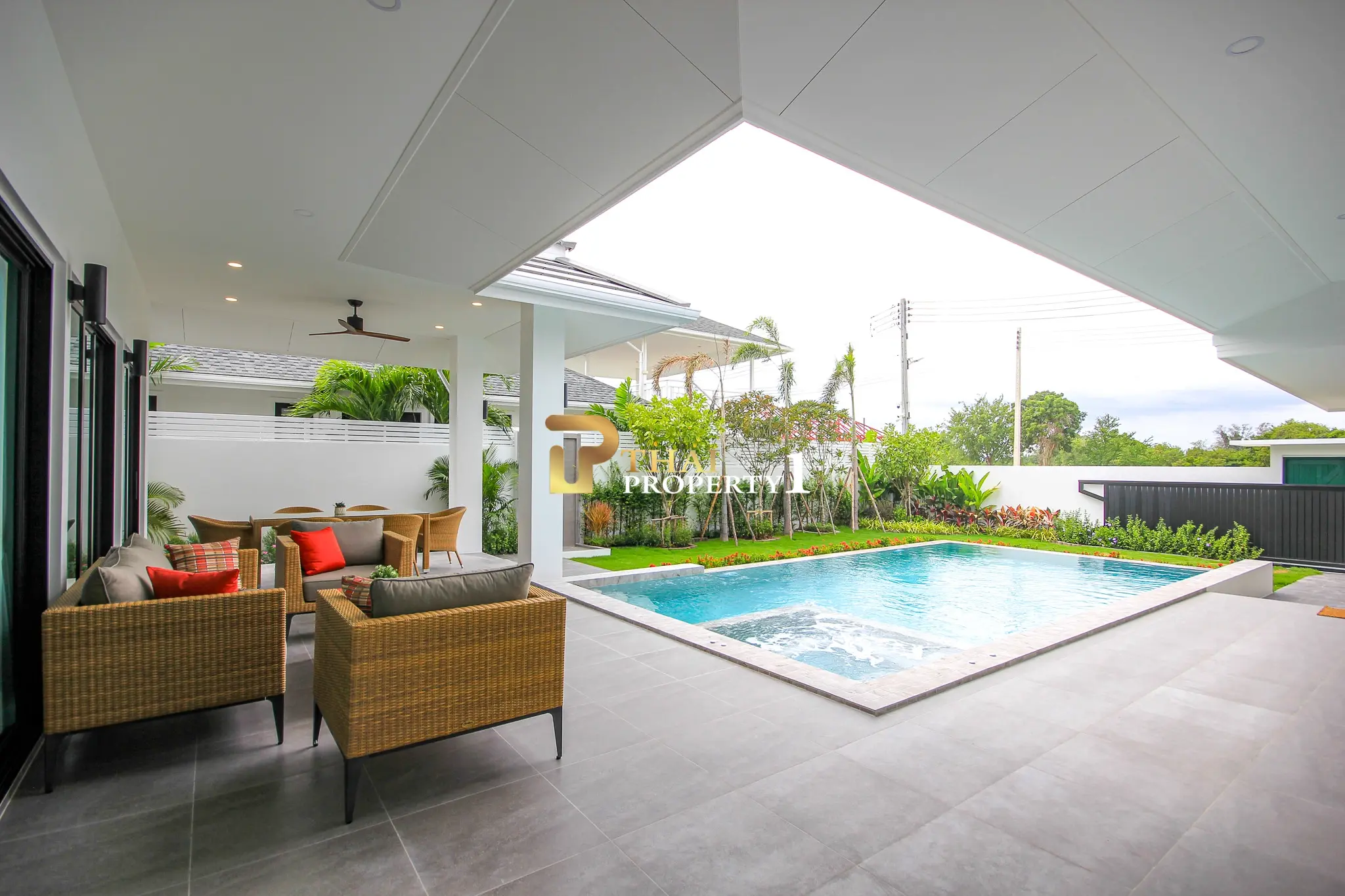 Ny off-plan moderne bassengvilla med 3 soverom i Botanica Hua Hin
