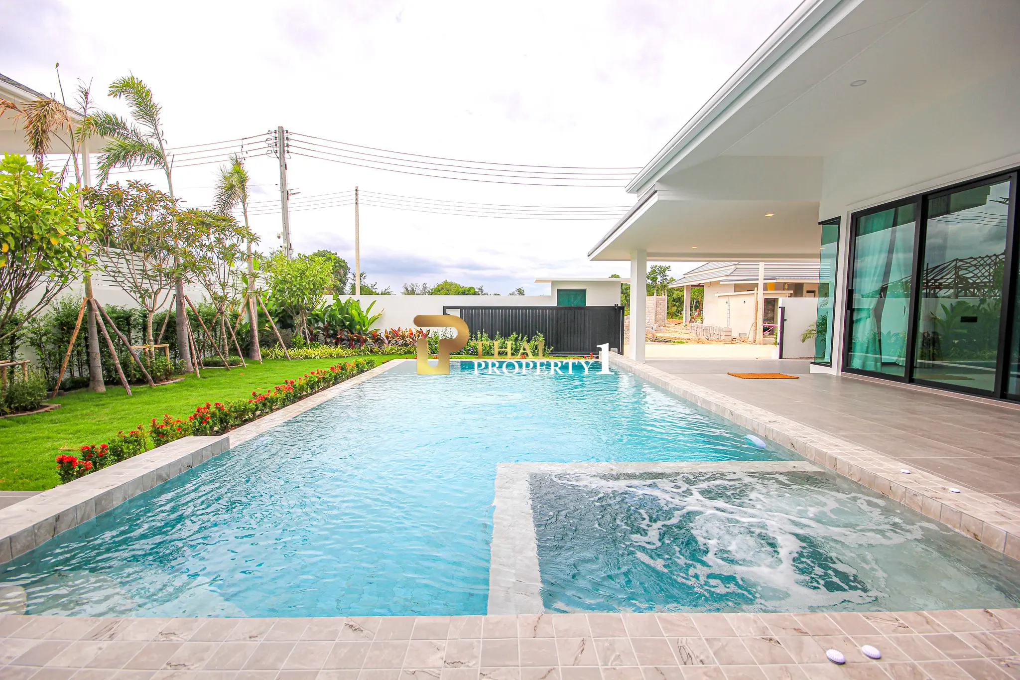 Ny off-plan moderne bassengvilla med 3 soverom i Botanica Hua Hin