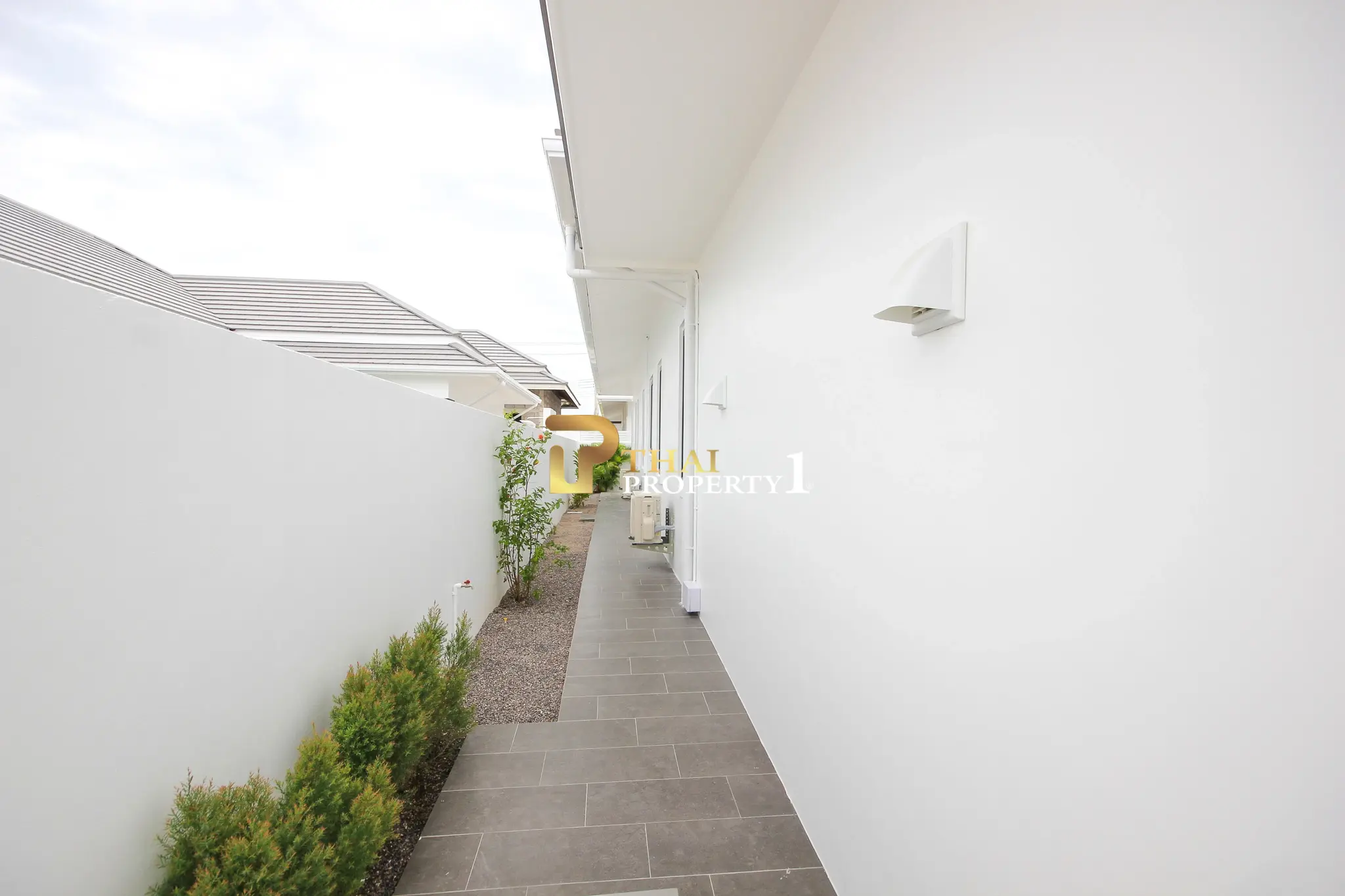 Ny off-plan moderne bassengvilla med 3 soverom i Botanica Hua Hin