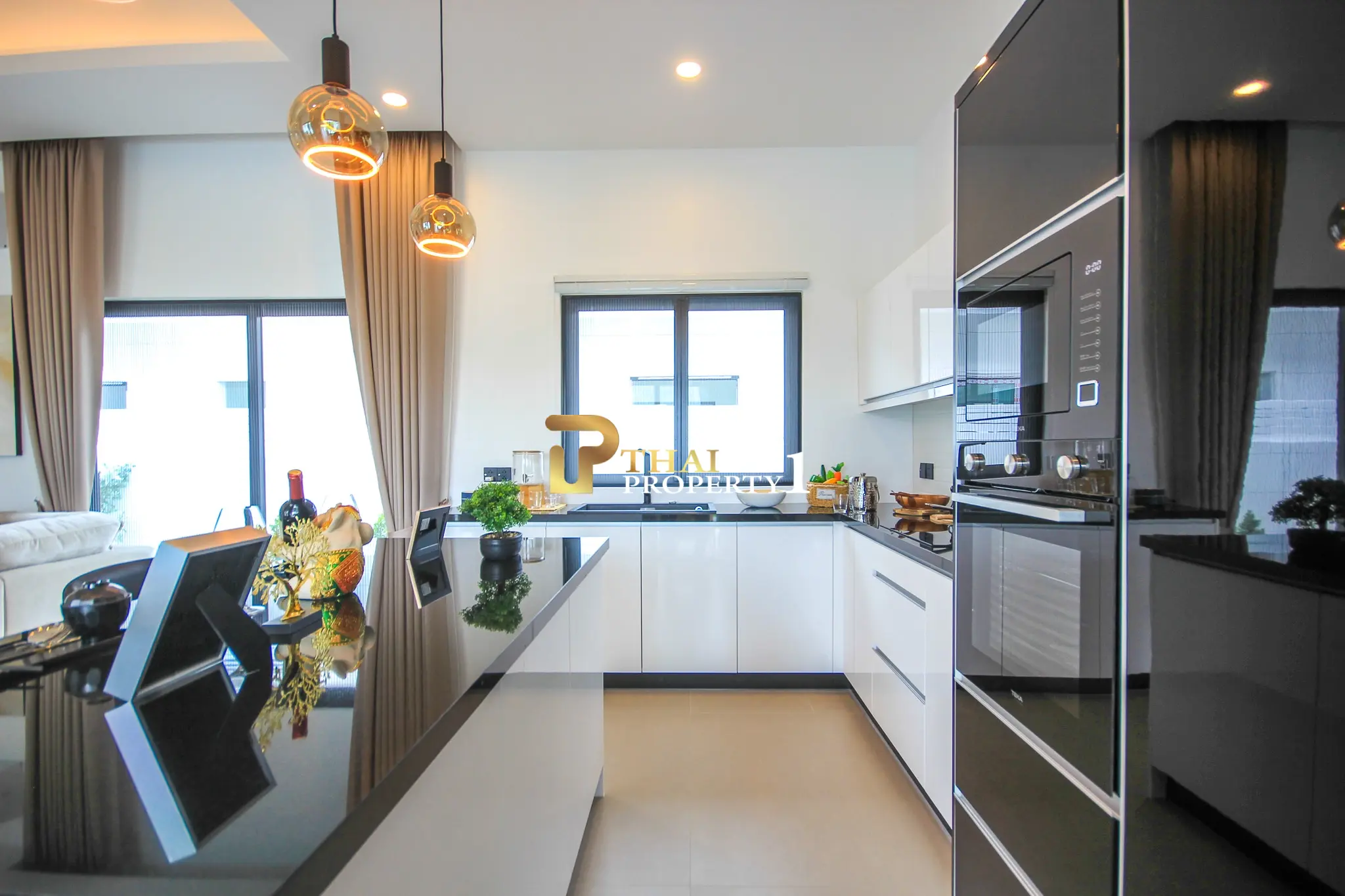 Ny off-plan moderne bassengvilla med 3 soverom i Botanica Hua Hin