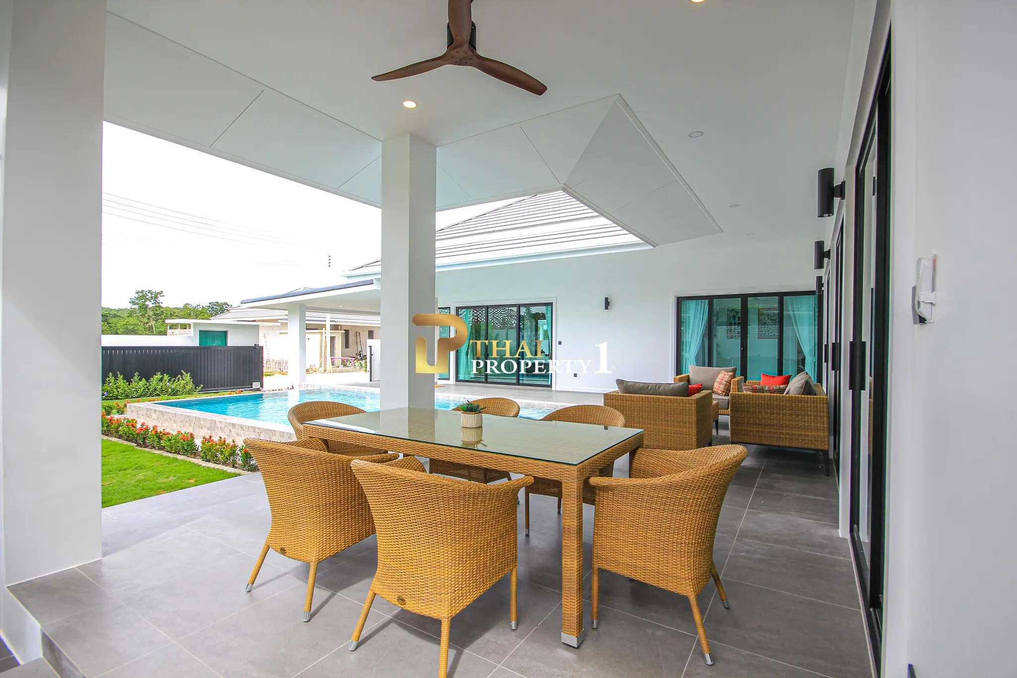Ny off-plan moderne bassengvilla med 3 soverom i Botanica Hua Hin