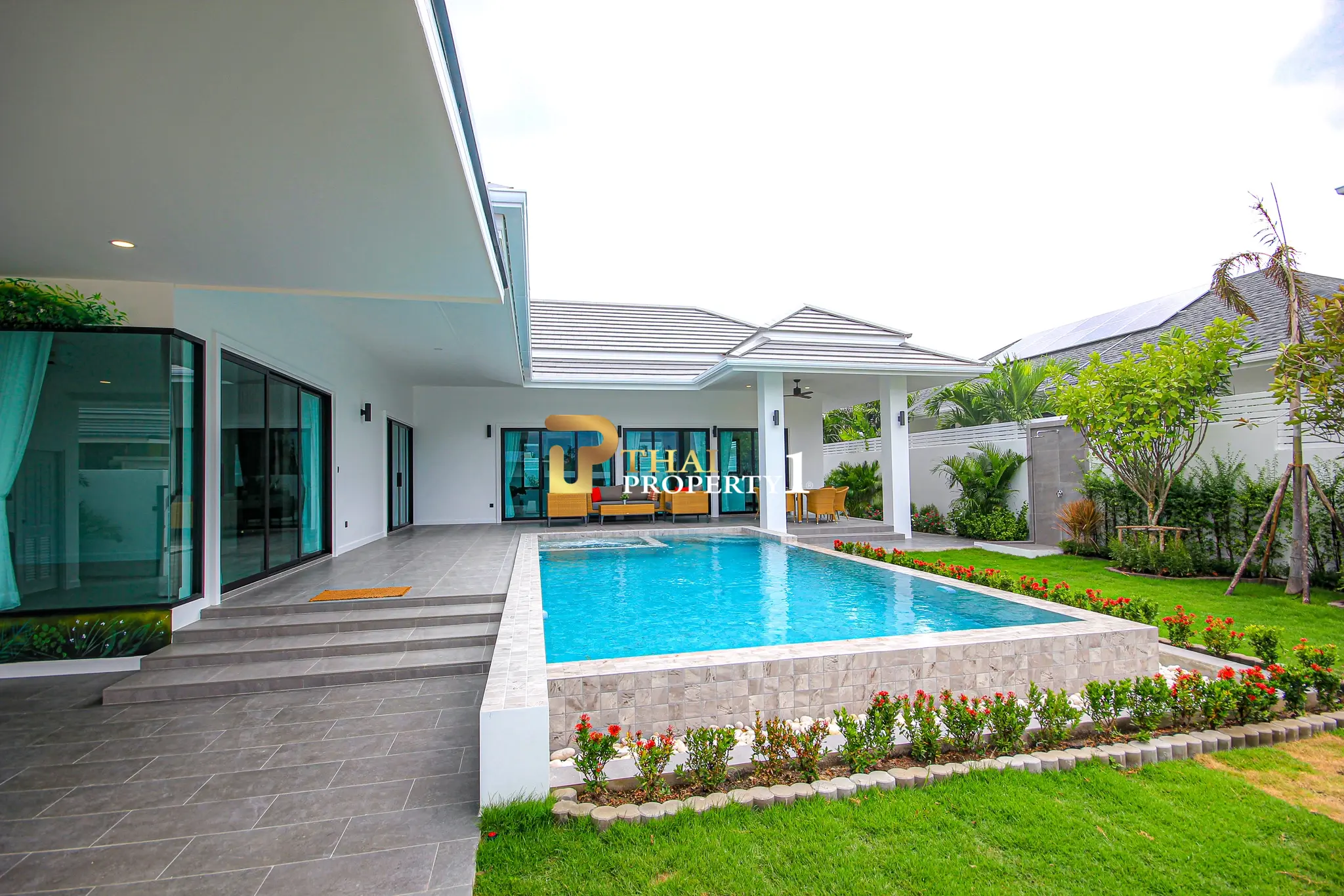 Ny off-plan moderne bassengvilla med 3 soverom i Botanica Hua Hin