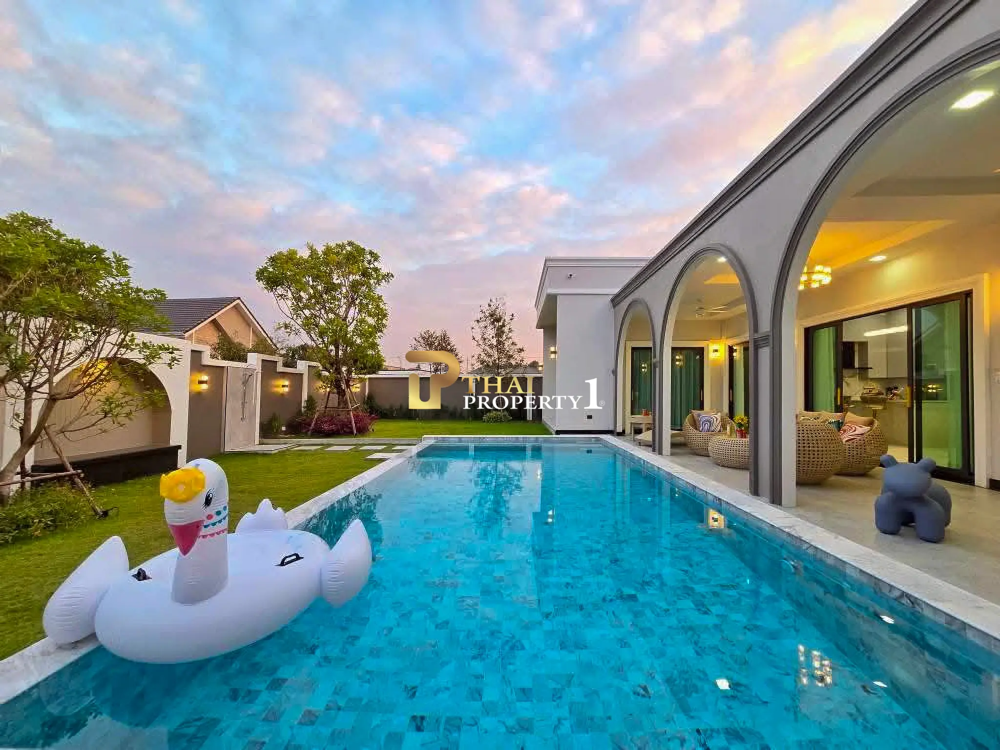 บ้านในฝันที่มีอยู่จริง ขาย Modern Classic Pool Villas Pattaya ใกล้อ่างเก็บน้ำมาบประชัน