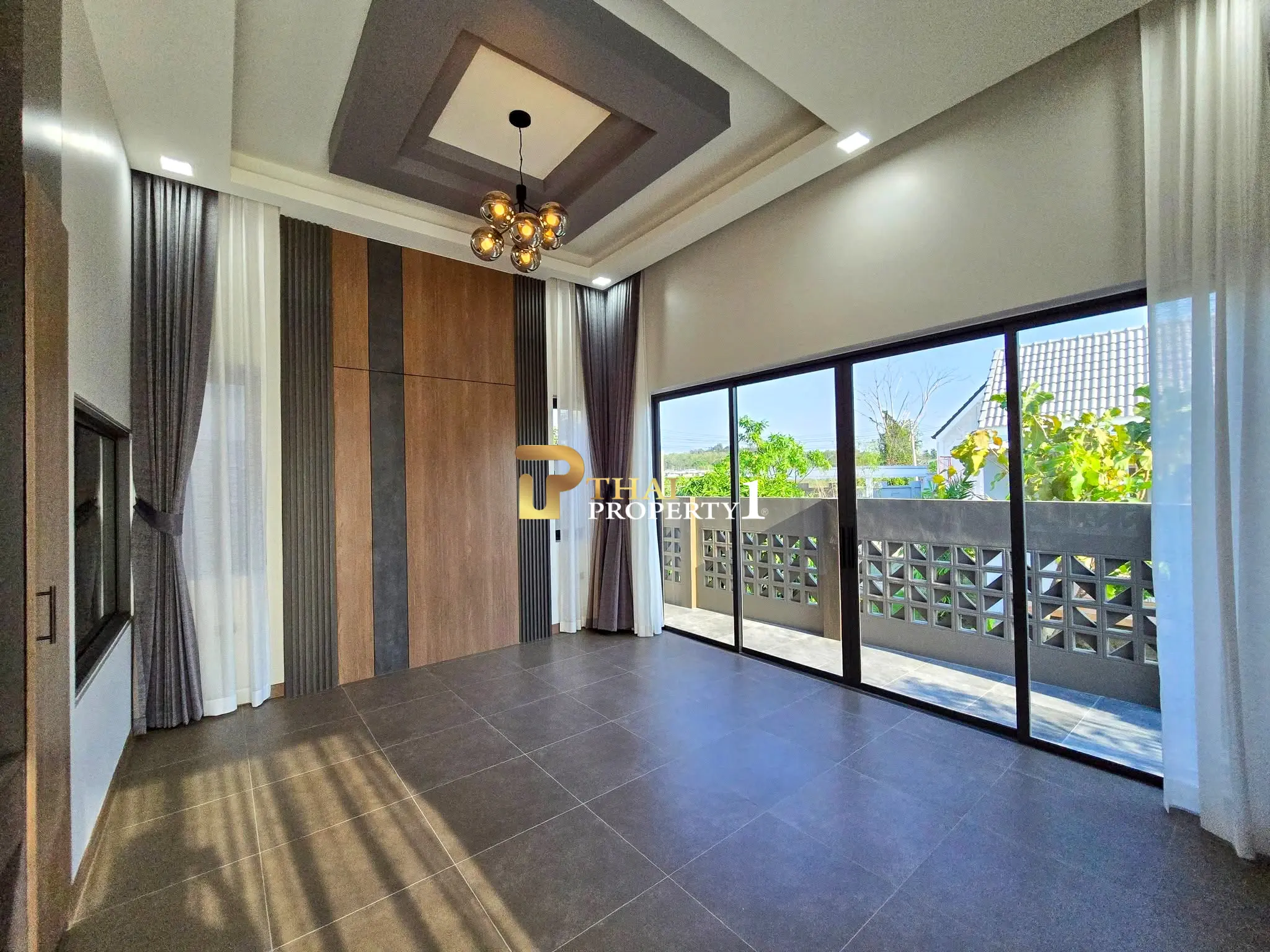 Nybygd klassisk stil Pool Villa i Pattaya – Kun 400 m fra Mabprachan-reservoaret