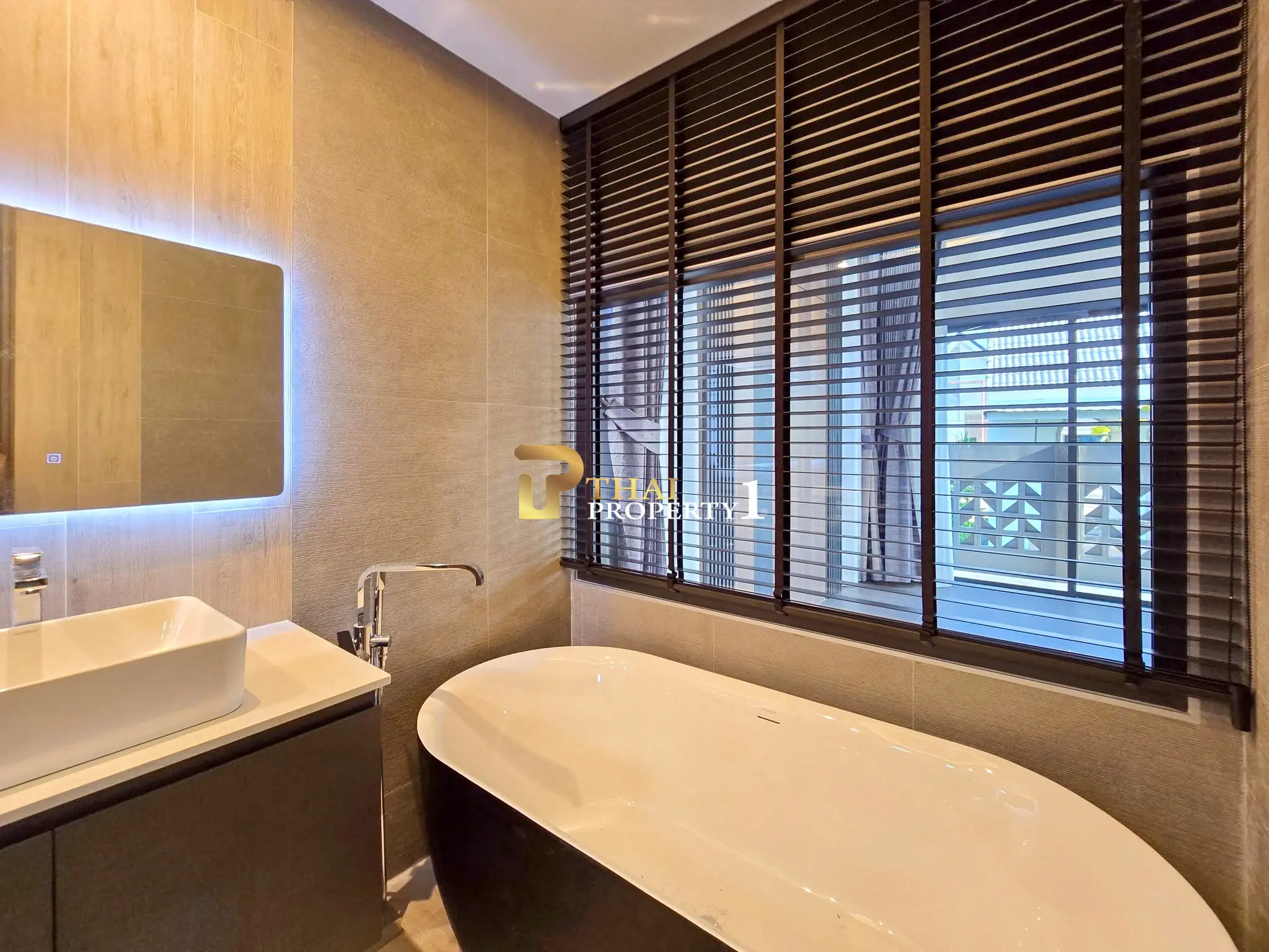 Nybygd klassisk stil Pool Villa i Pattaya – Kun 400 m fra Mabprachan-reservoaret
